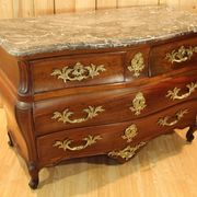 Commode tombeau début XVIIIème en acajou , travail de port