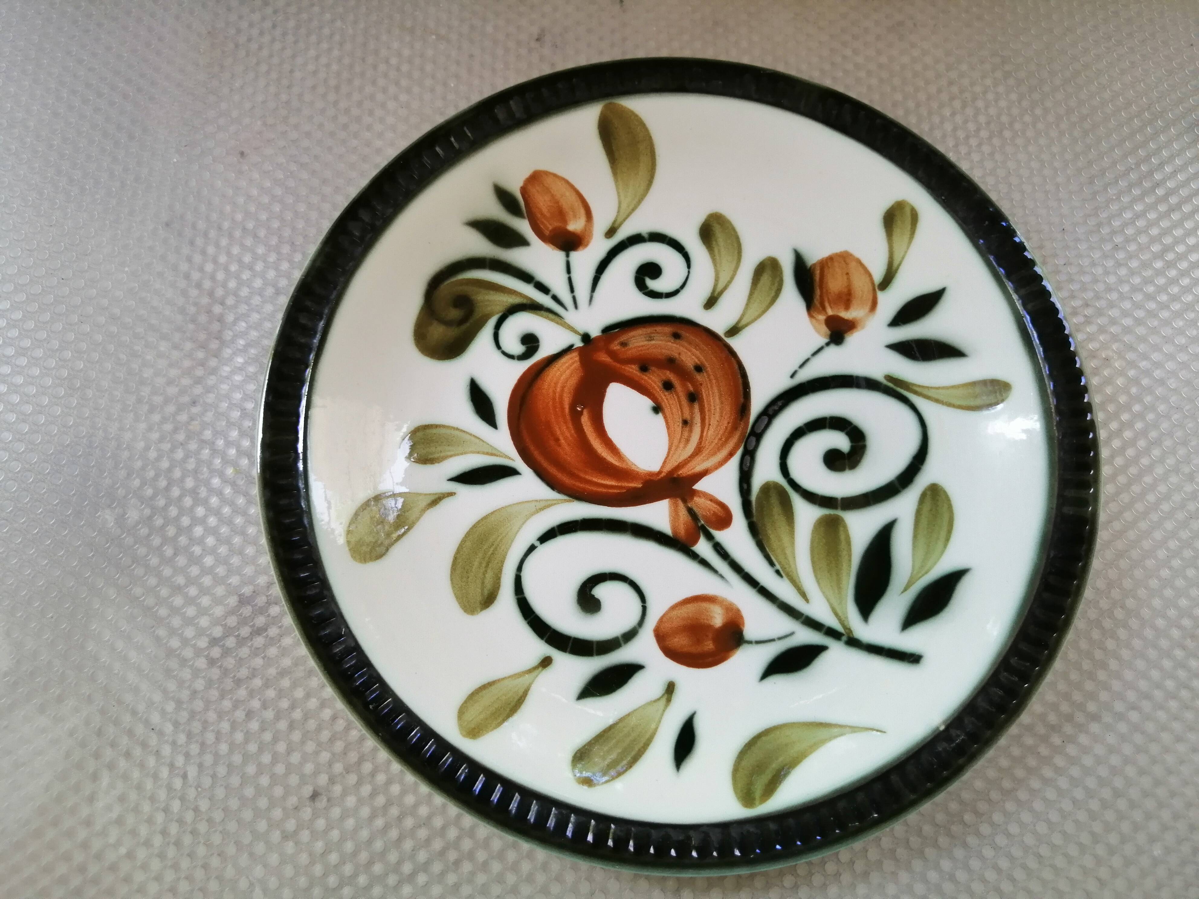 Duo of plates Boch la Louvière model Argenteuil 60'