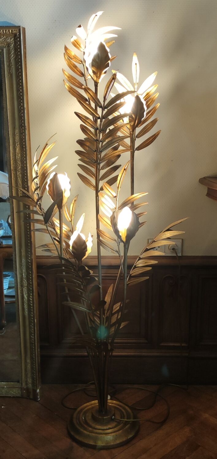Lampadaire design feuilles dorées