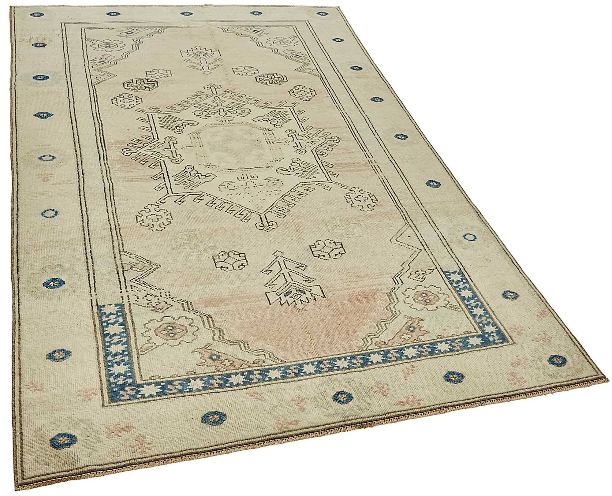 Turkish Vintage Anatolian Rug 142 cm x 227 cm