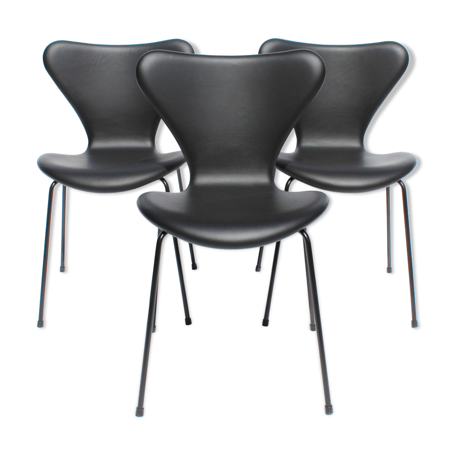 Ensemble de trois chaises séries Sept, modèle 3107, conçu par Arne Jacobsen