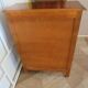Beau bibus en merisier - 3 niveaux -Tablettes ajustables -Style Louis XV