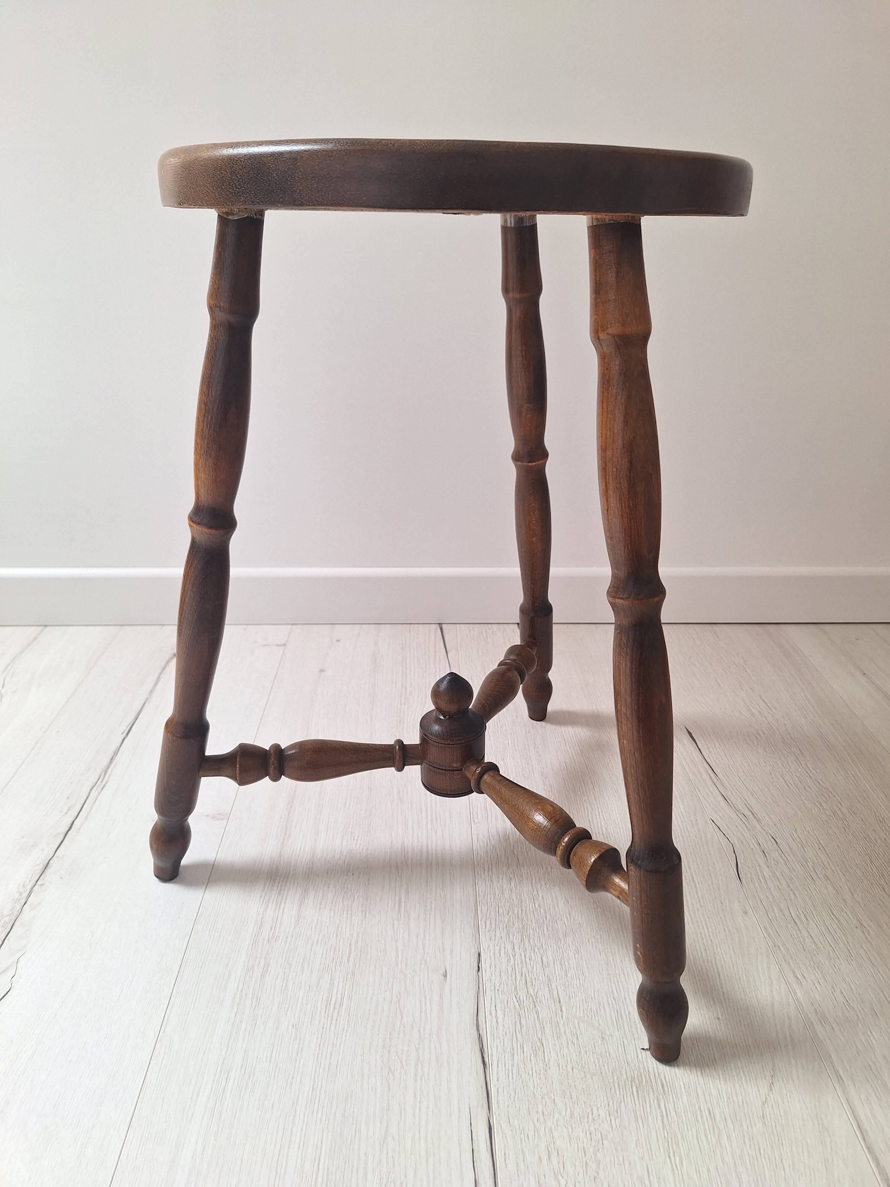 Tripod stool