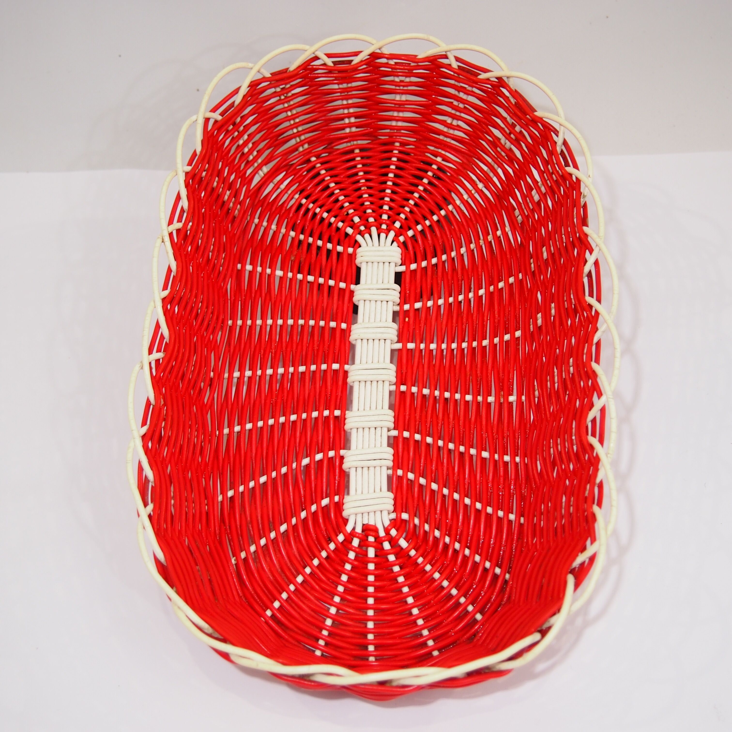 Scoubidou/vintage bread basket