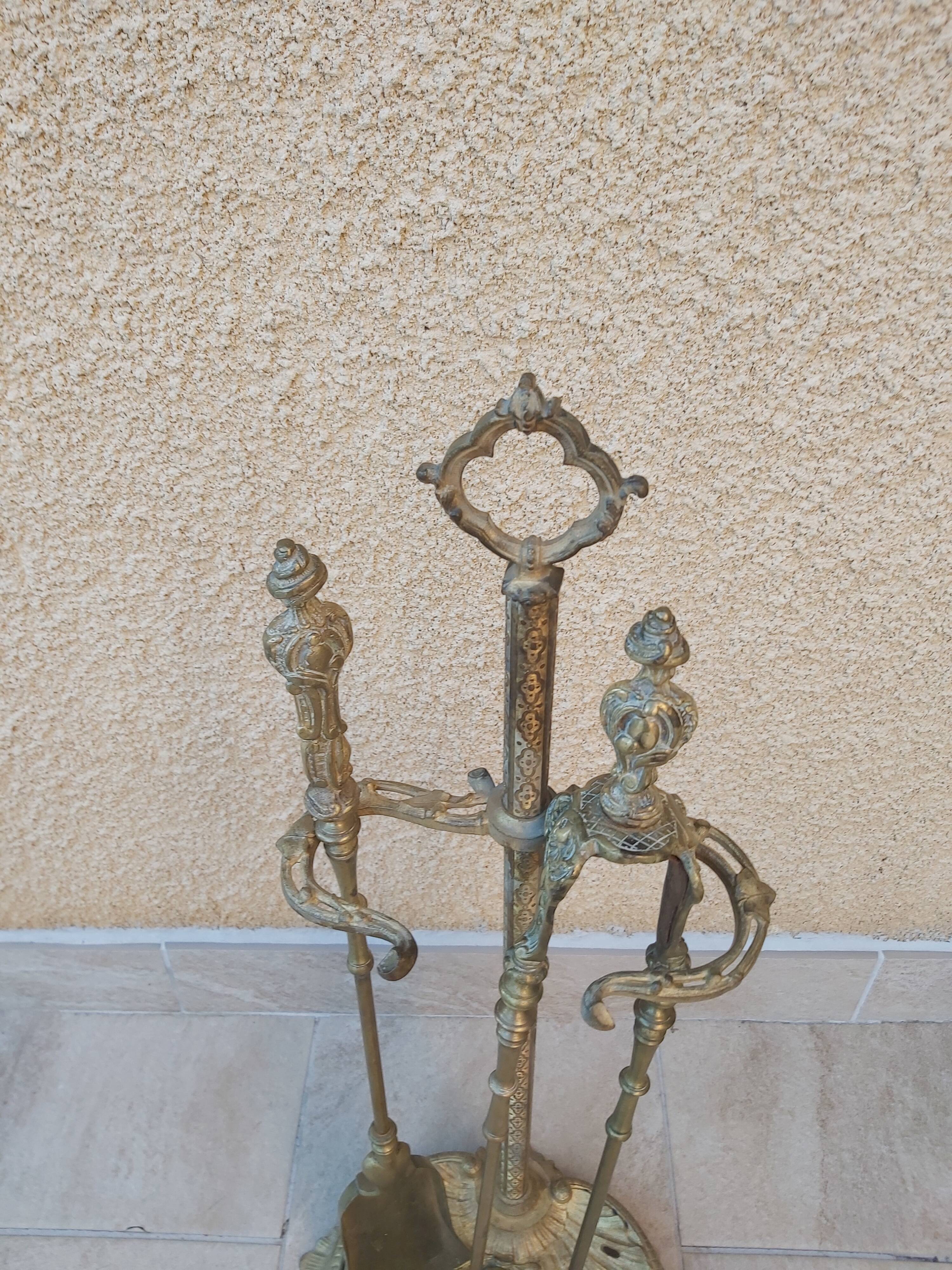 Bronze fireplace servant