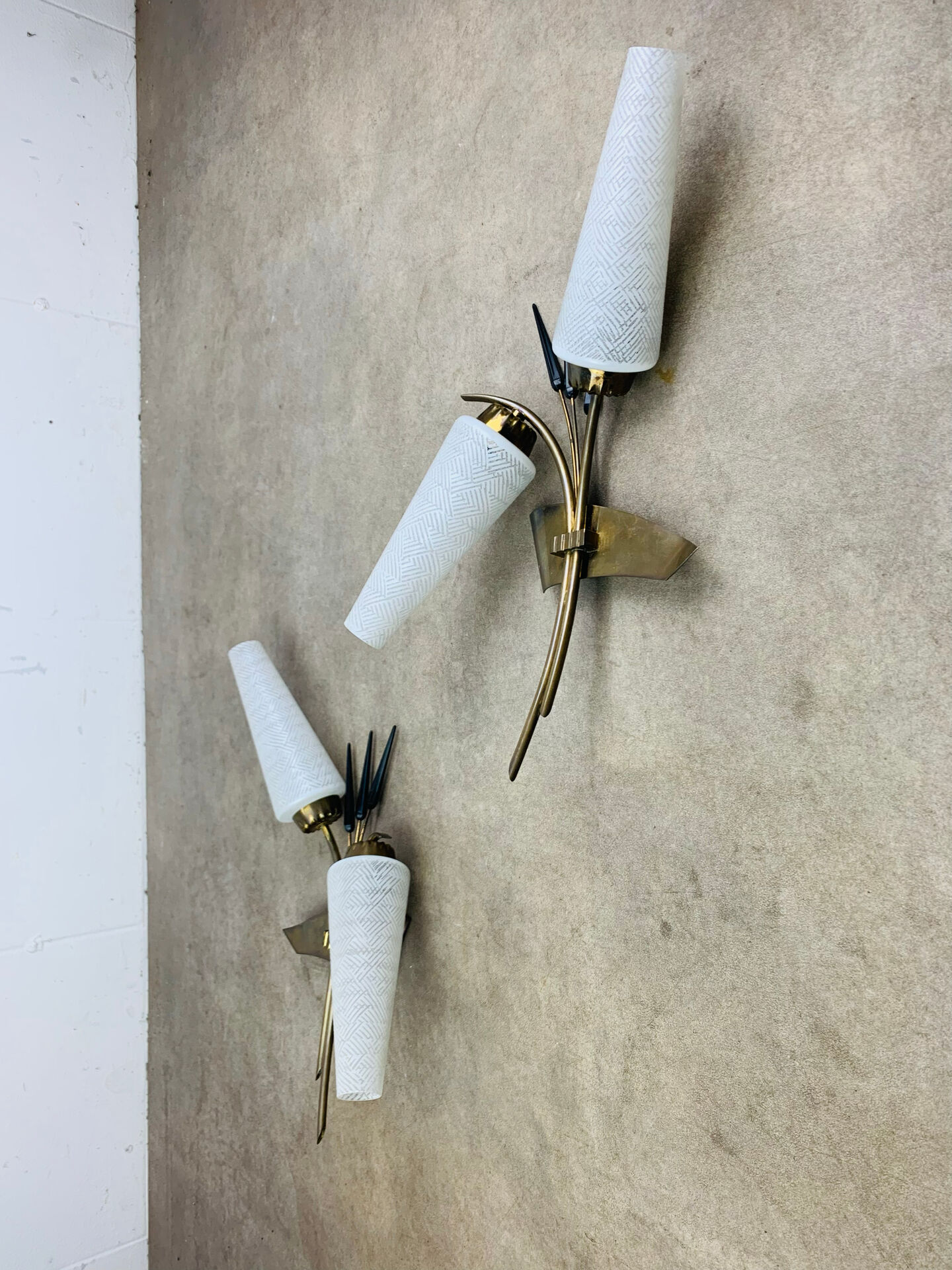 Pair of 1950s wall lights in brass and opaline tulips, Lunel/Arlus