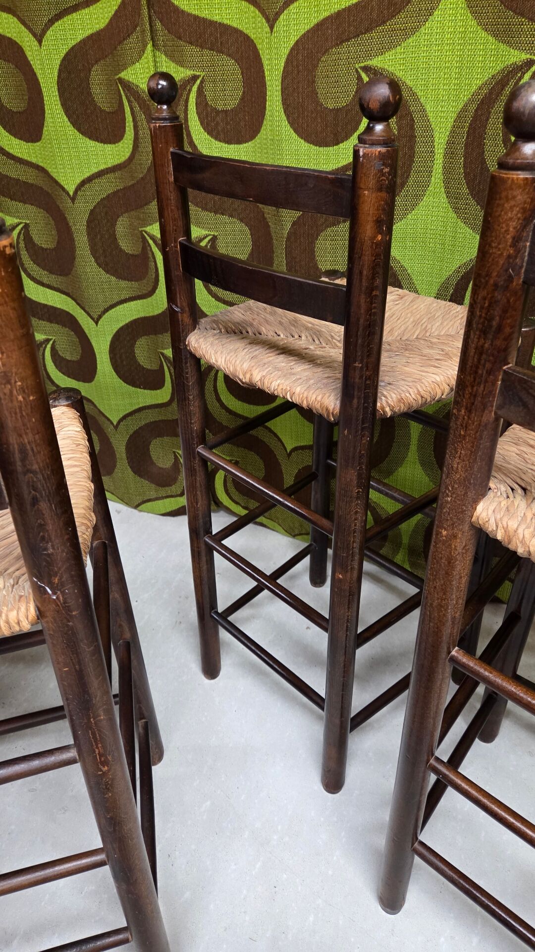 Lot of 6 stools with woven straw seats, chalet style 1970.