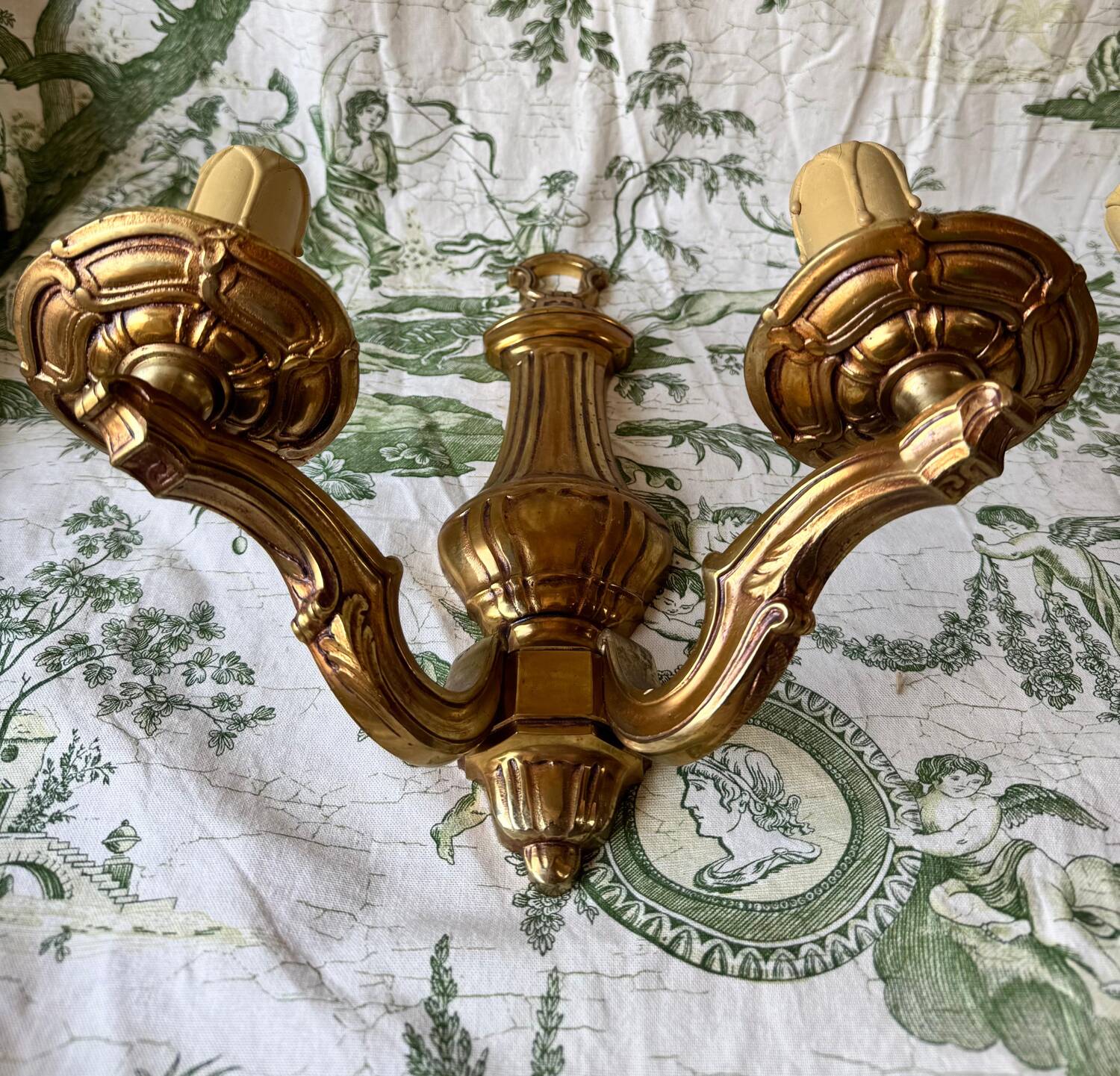Paire d’appliques vintage bronze doré – Maison Petitot