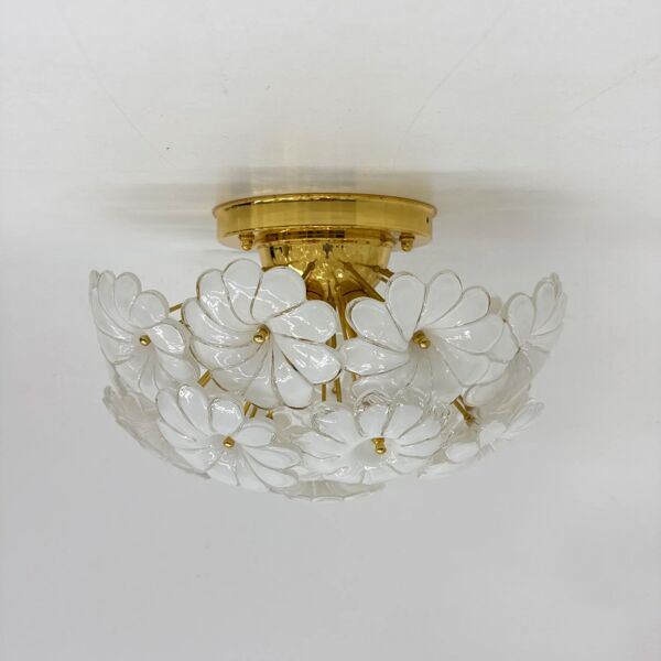 Plafonnier floral en verre blanc de Murano, italien, des années 1970.
