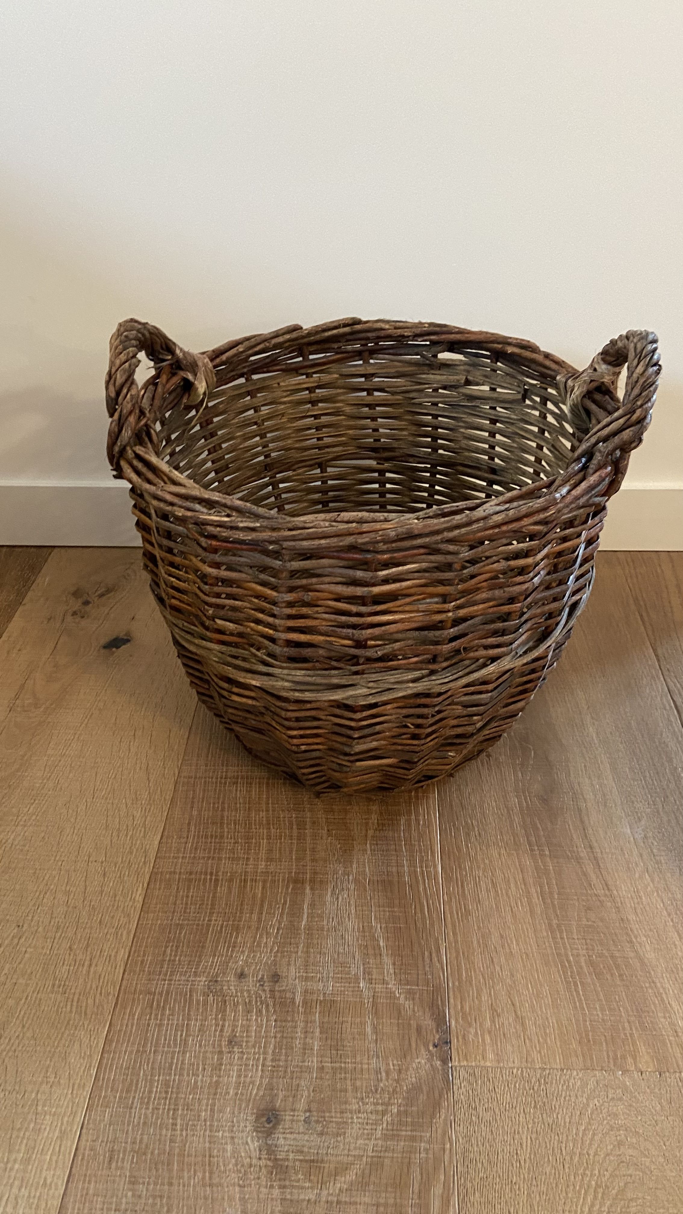 Pop-up Christmas 2022 - Vintage round basket / old basket in Dame-Jeanne