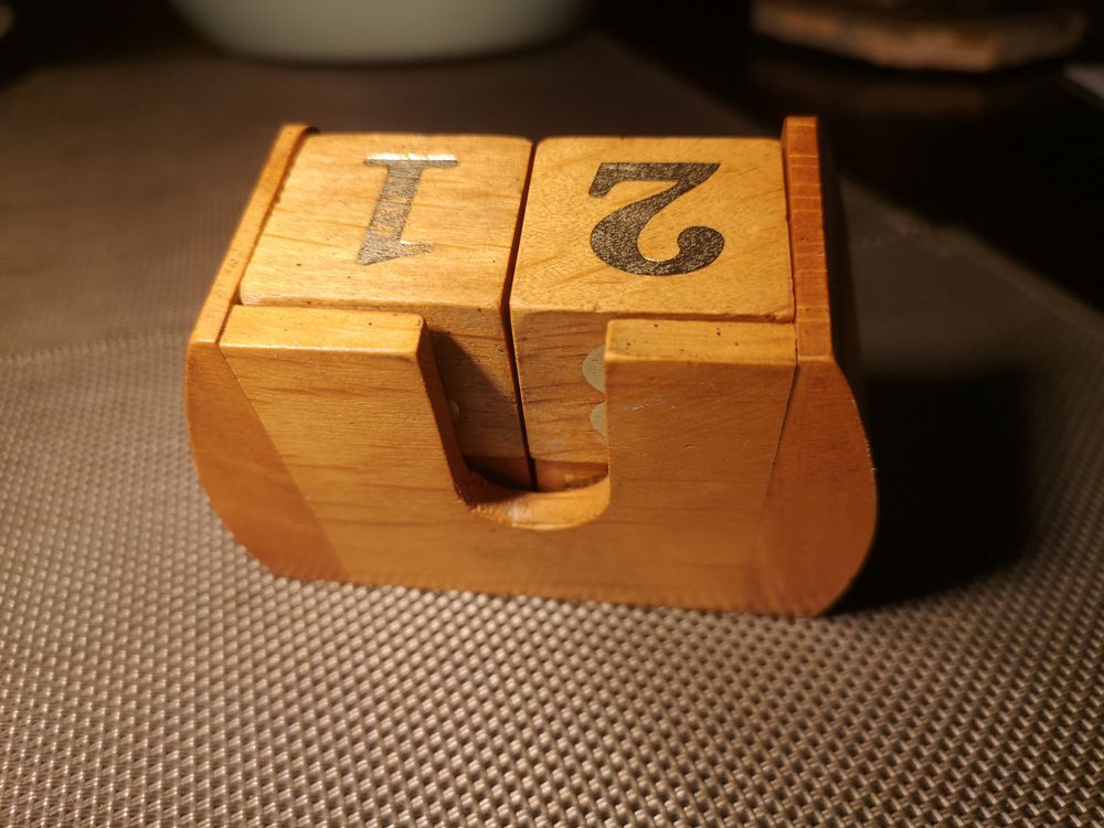 Perpetual wooden cube calendar - 1950s