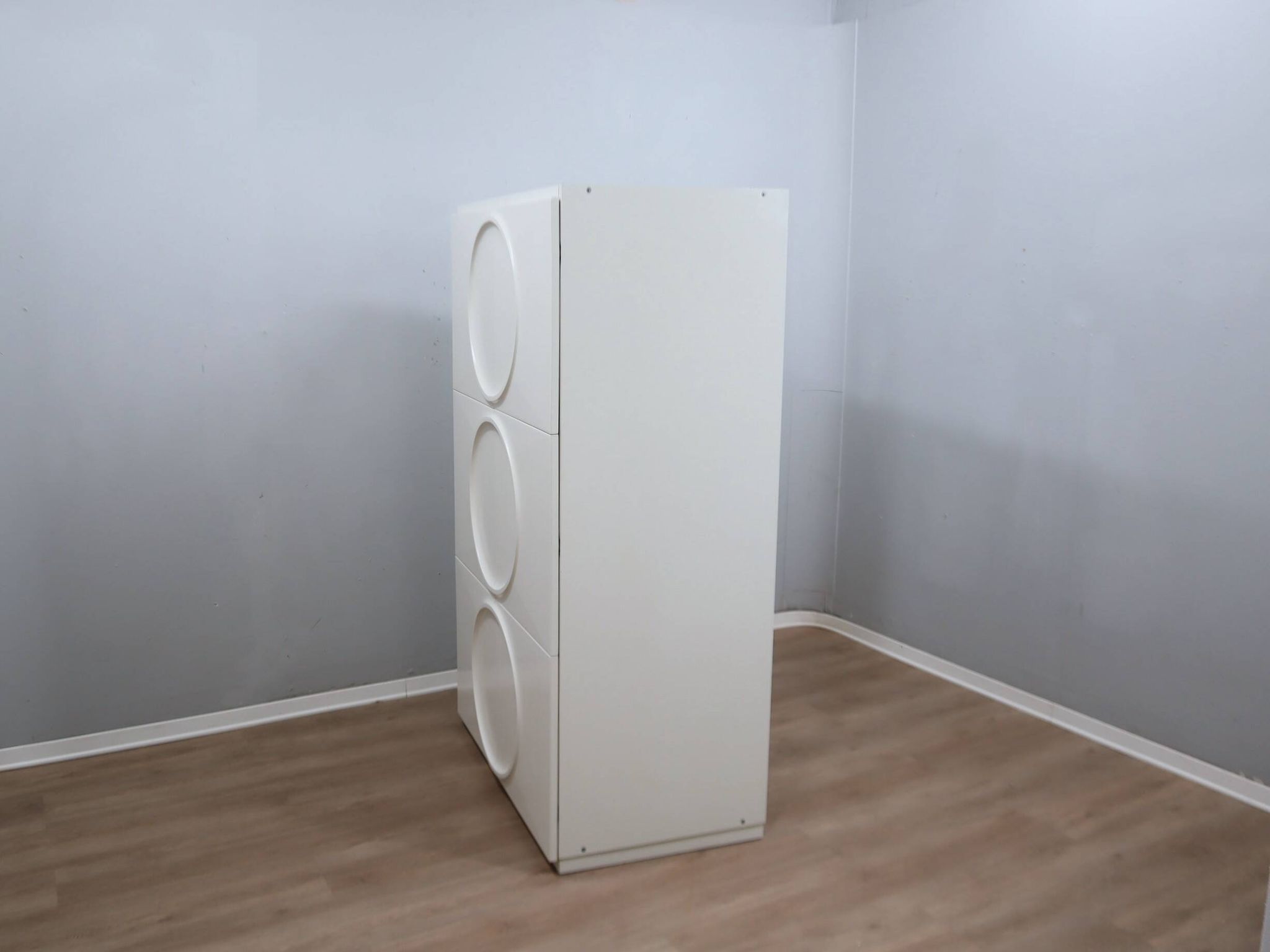 Italian Space Age Wardrobe white lacquered F.lli Proserpio 1960s