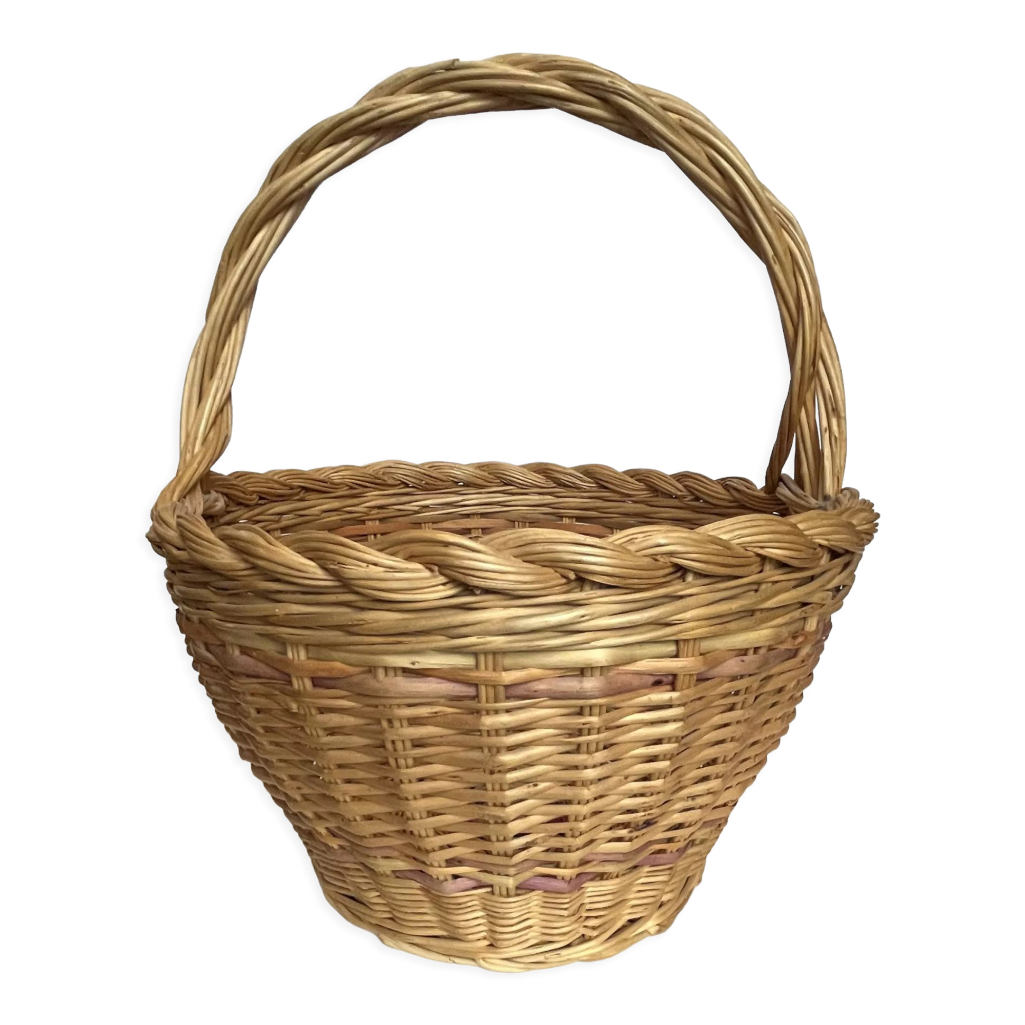 Round wicker basket