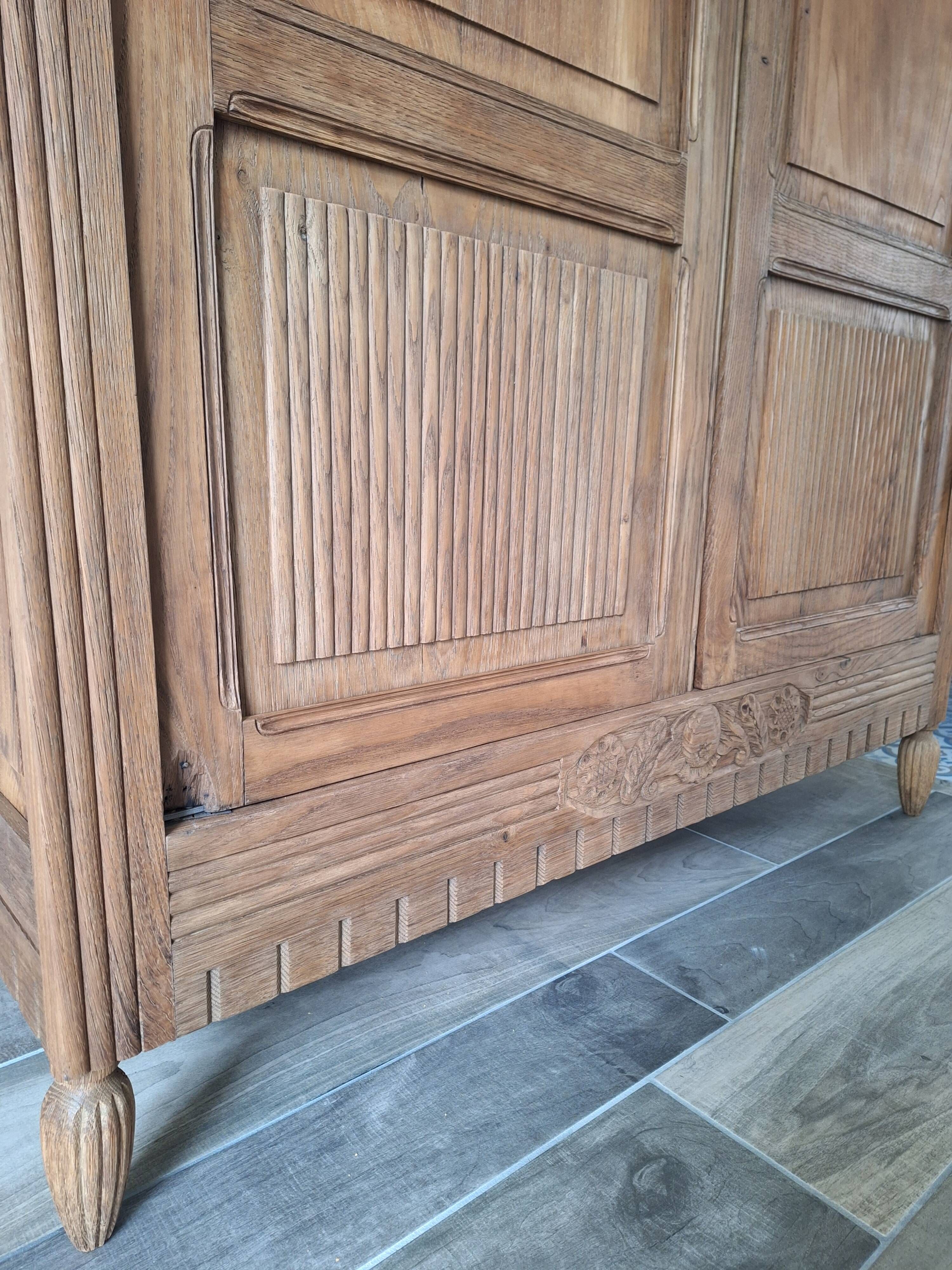 Wardrobe, oak linen cupboard from 1920.