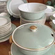 Villeroy & Boch table service in celadon green and ivory - 102 pieces