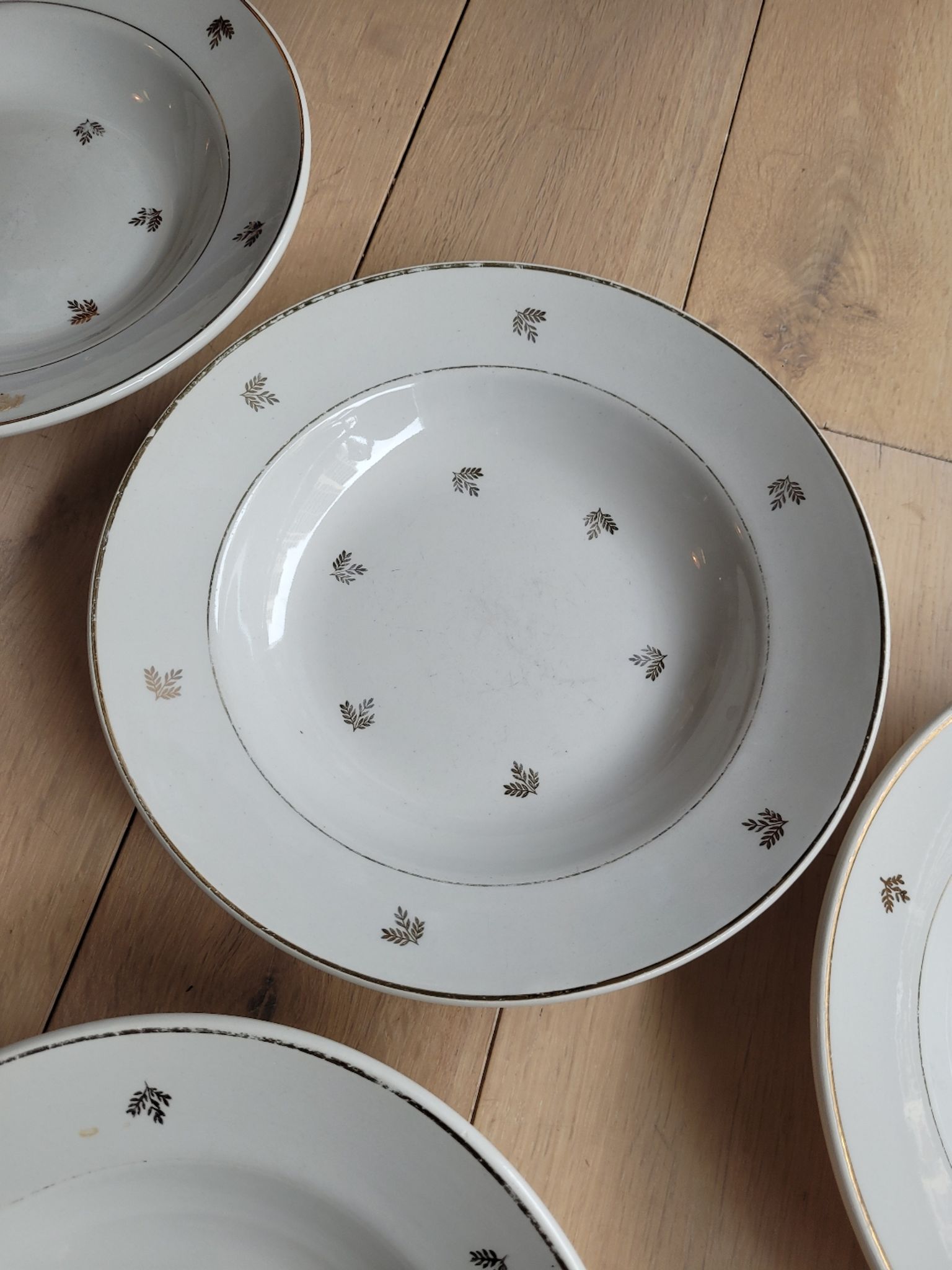 Lot de 16 assiettes creuses porcelaine opaque Badonviller