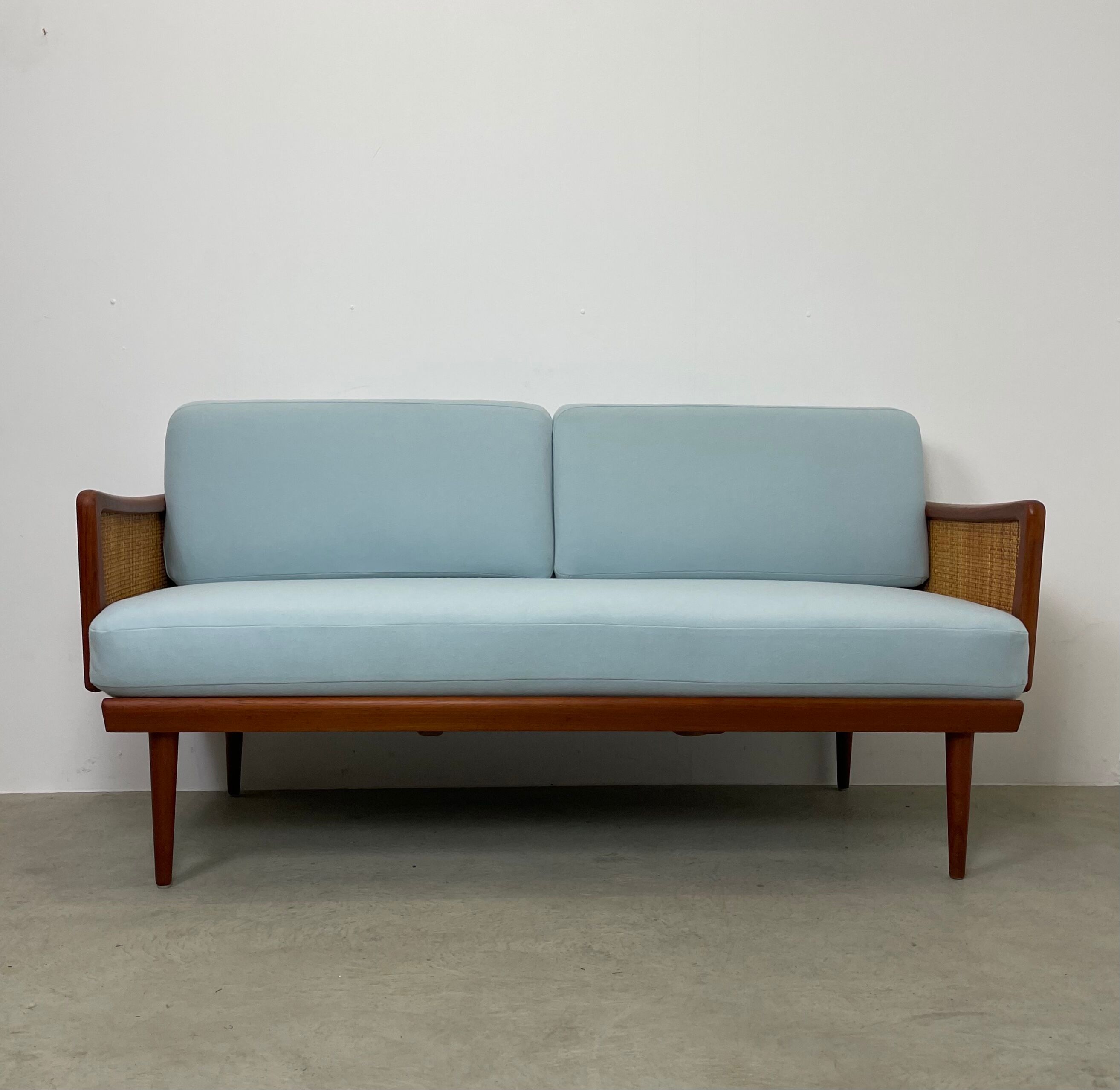FD451 daybed by Peter Hvidt & Orla Mølgaard-Nielsen for France & Son