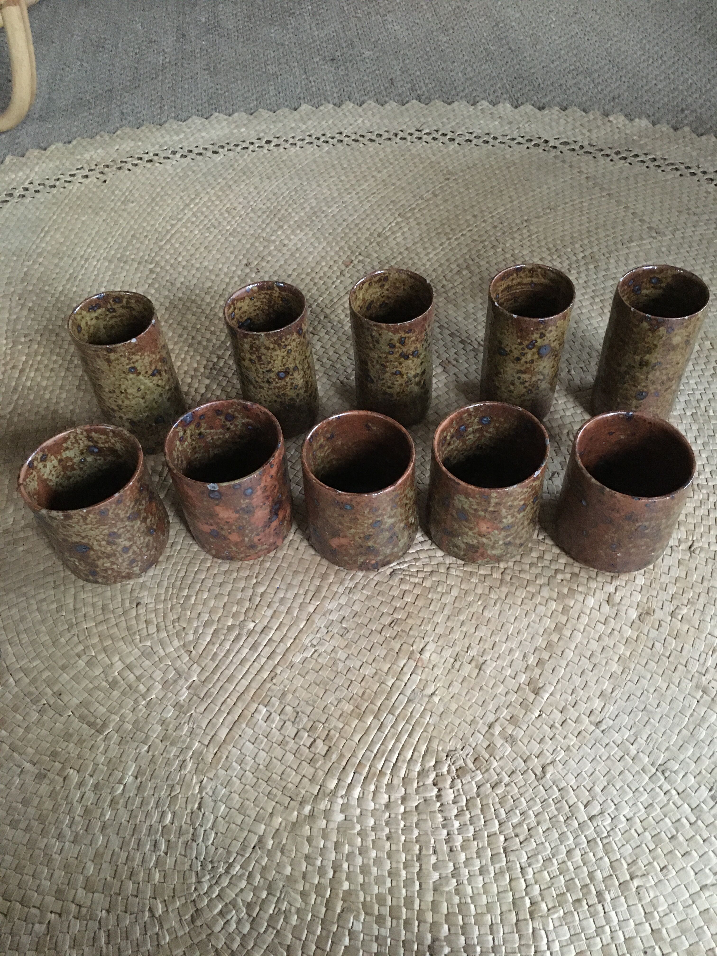 Lot de  10 tasses en grès