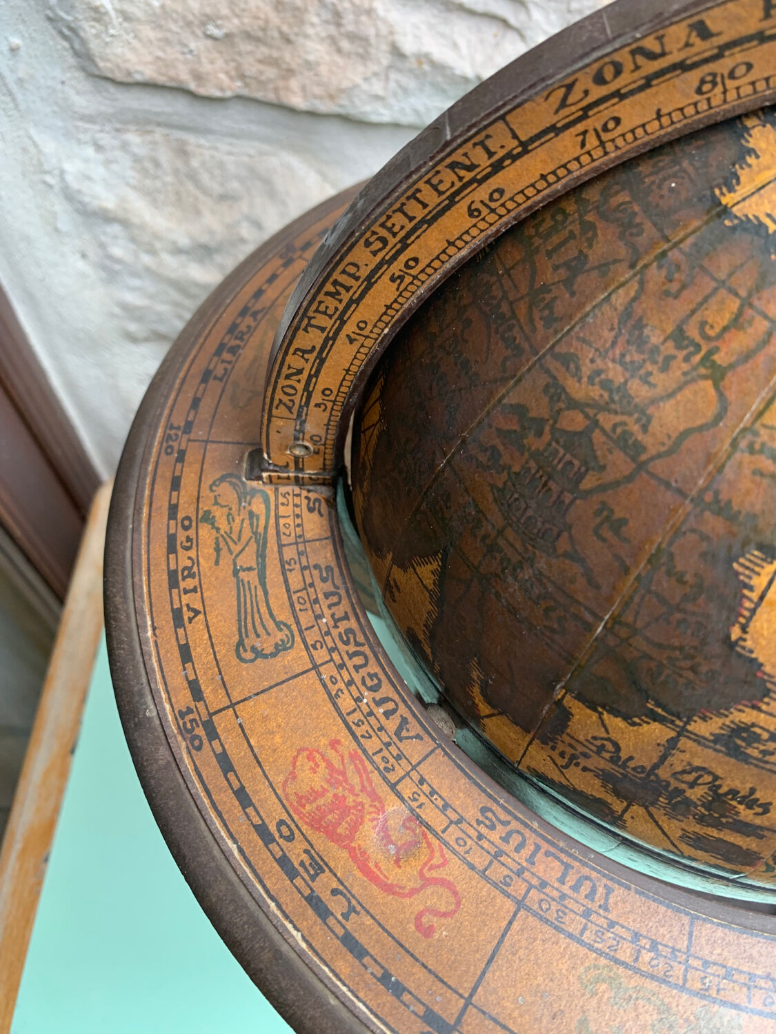 Advertising ice bucket world map