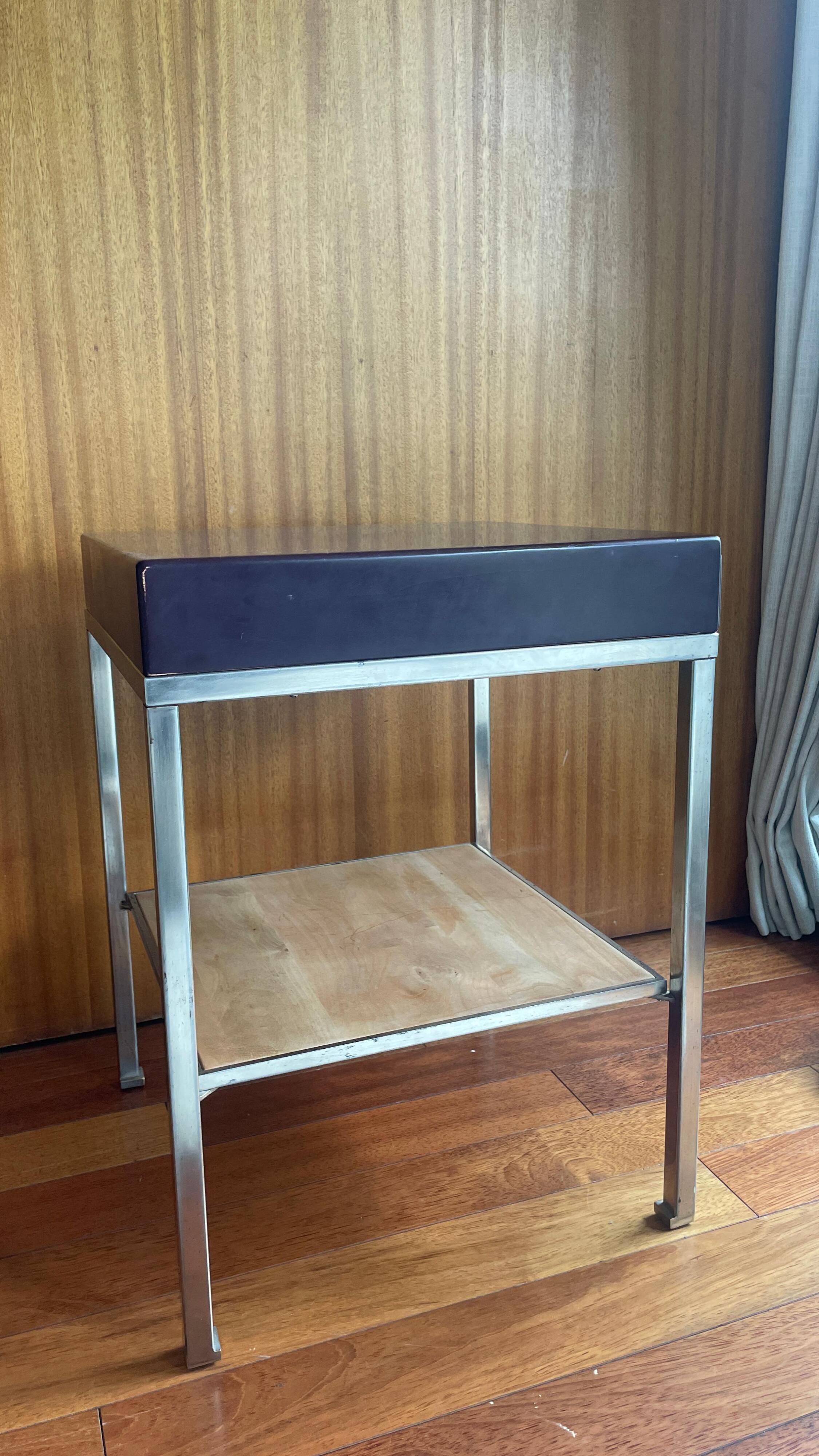 Modernist side table in chromed metal and wine-colored lacquer – Guy Lefevre