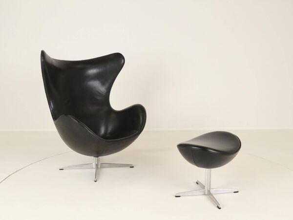 Fauteuil Egg et ottoman d'Arne Jacobsen, Danemark, années 1960