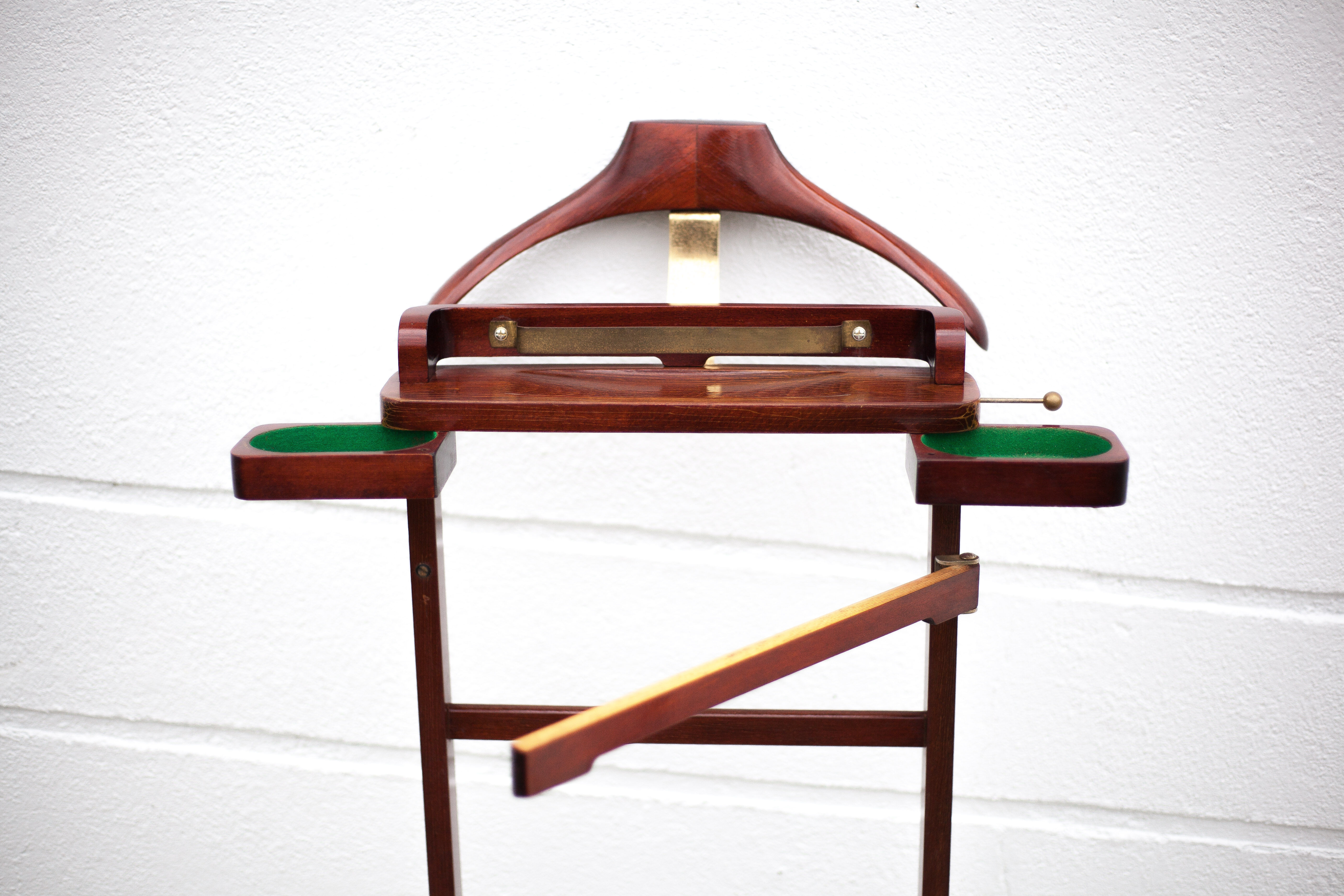 Wood and brass Reguitti valet