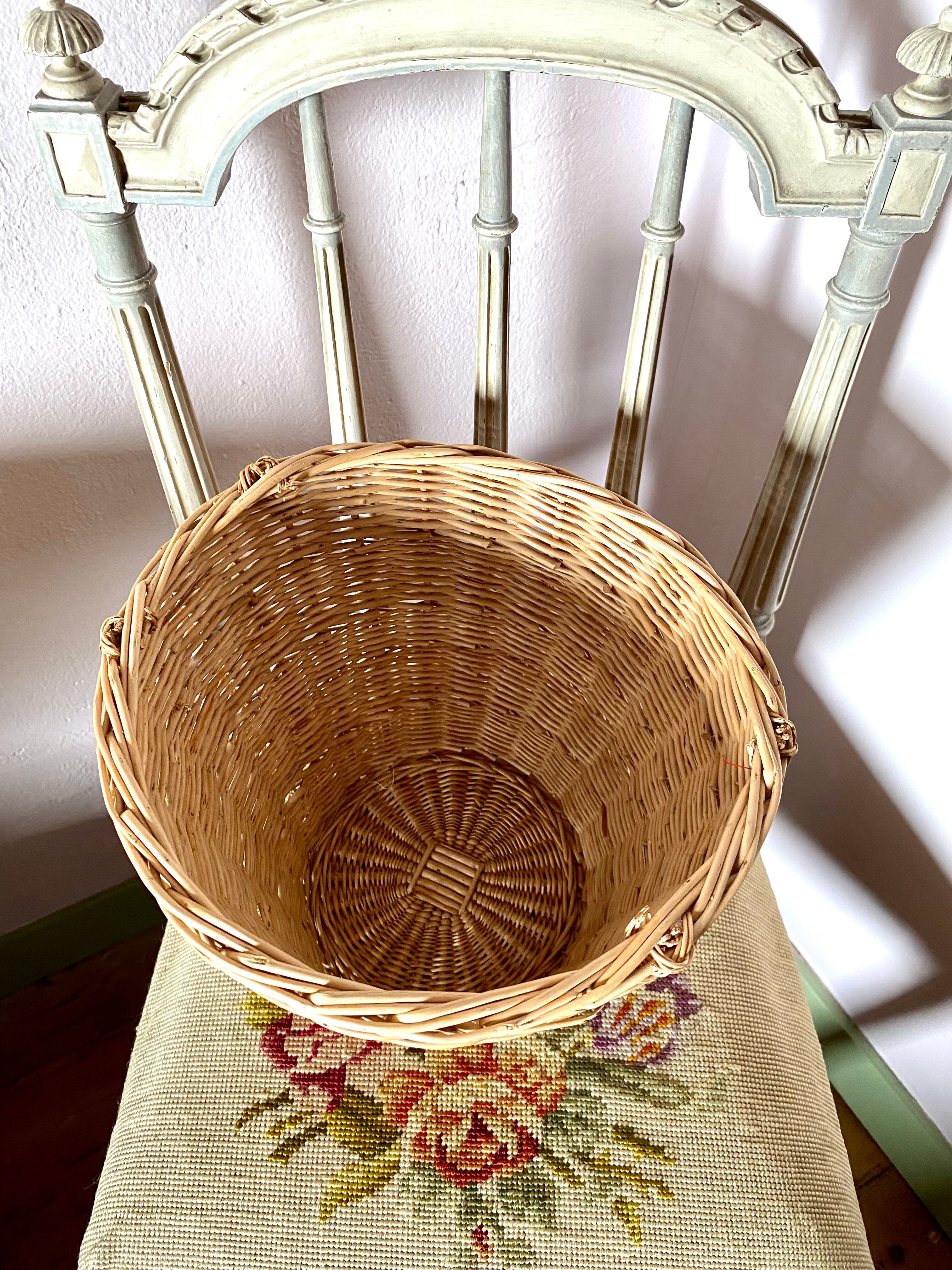 Braided straw basket