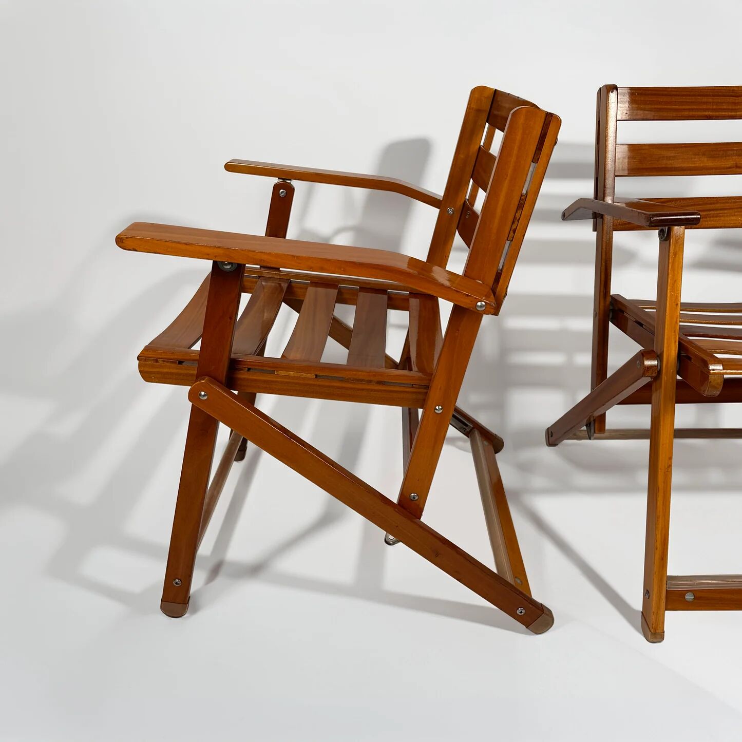 Pair of vintage deck chairs from the 1970s by Reguitti.