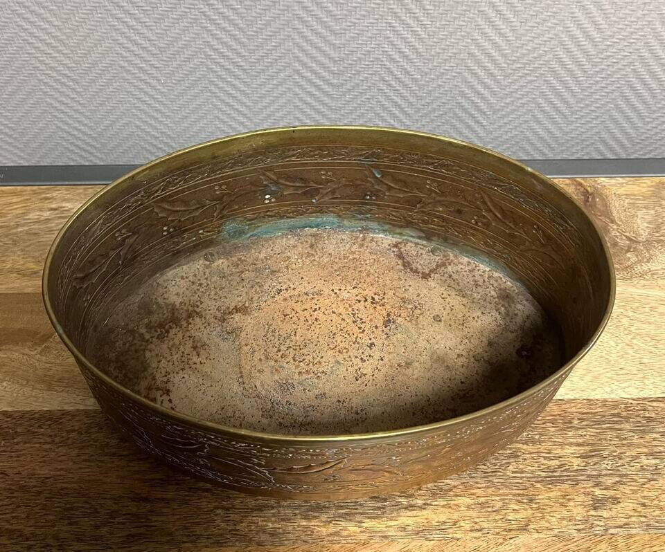 Art Nouveau period planter in embossed copper circa 1900