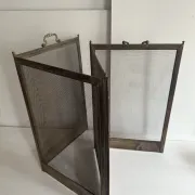 Antique brass and iron mesh spark guard with 4 panels – Early 20th century