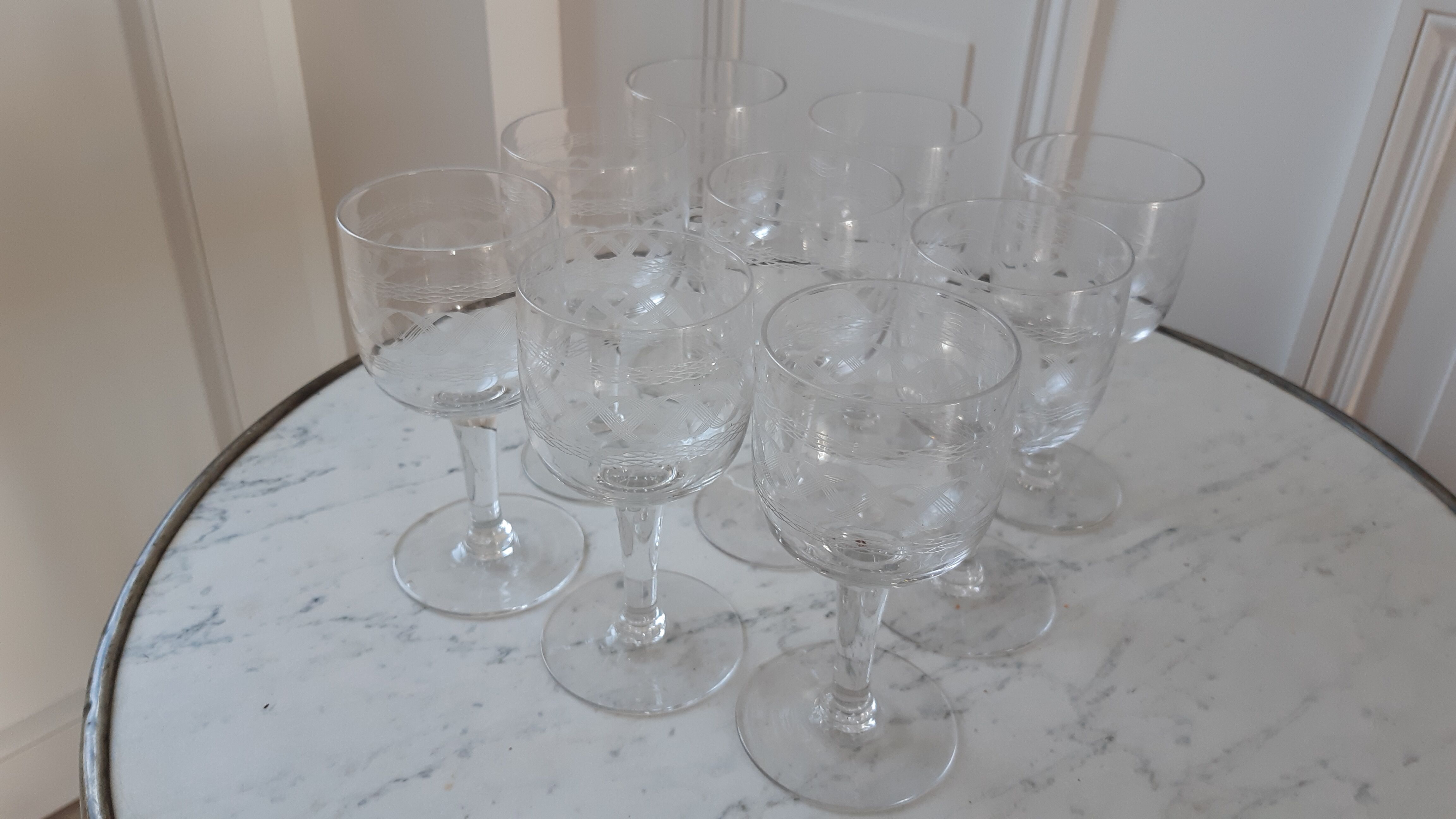 Set of 9 crystal wine glasses engraved early twentieth century