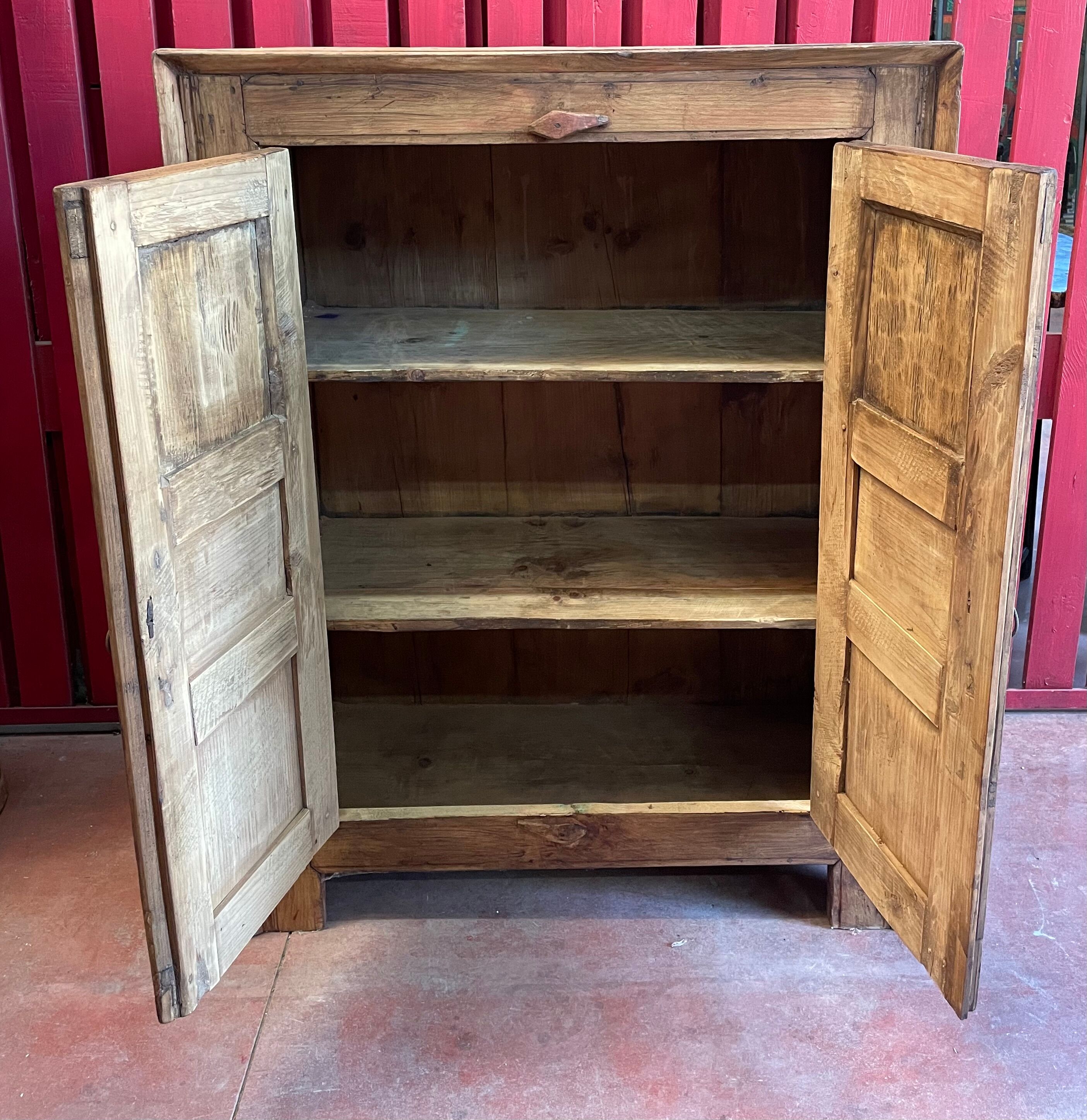 Buffet 2 portes en cèdre de l'Himalaya