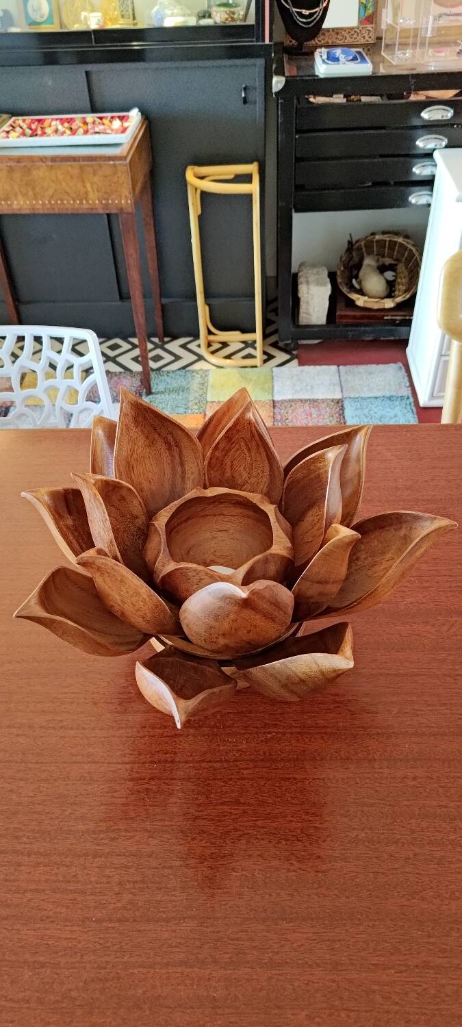 Wooden lotus servant