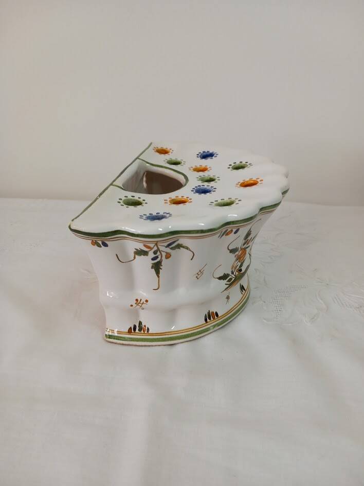 Bouquetière Moustier