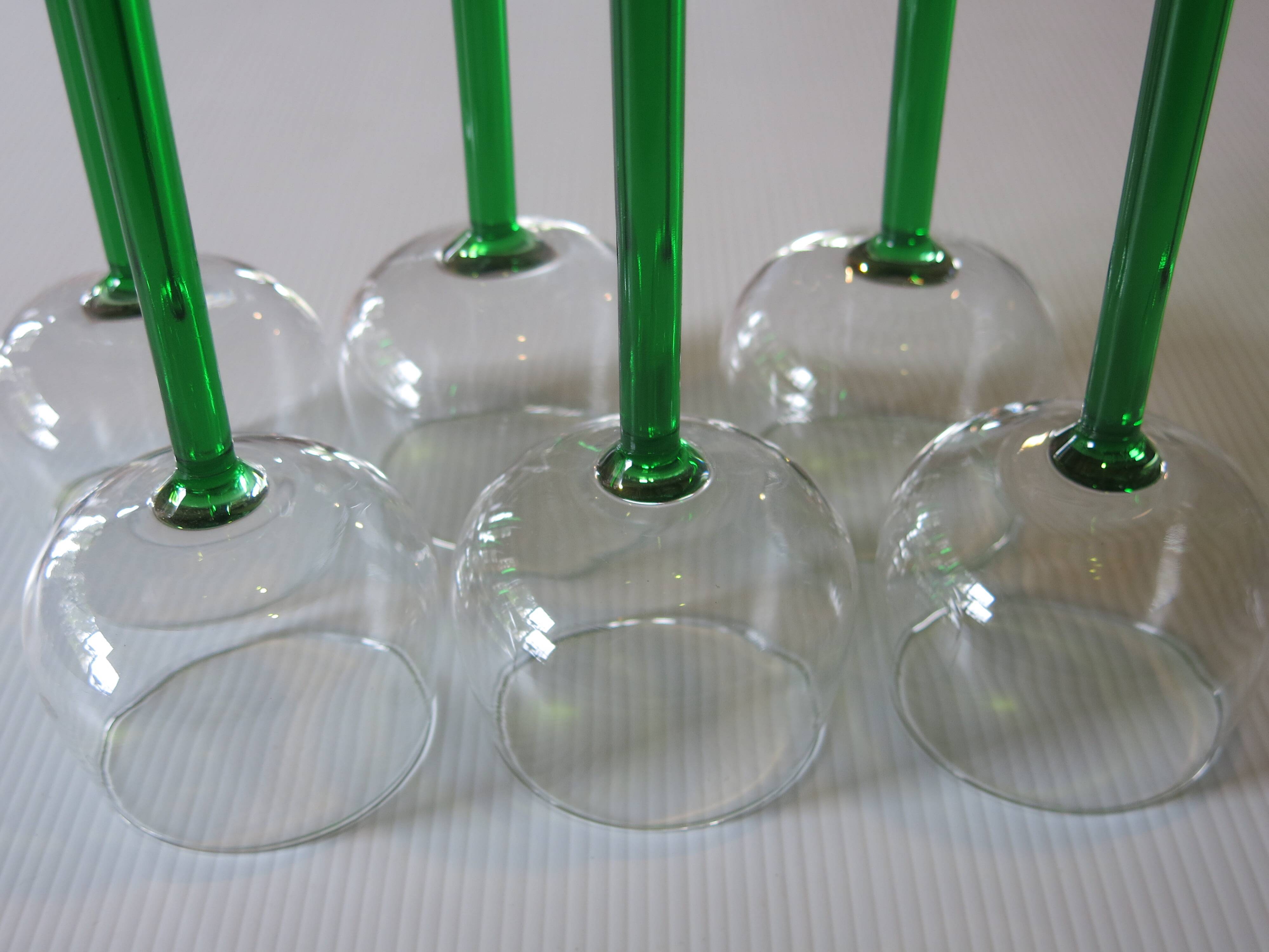 6 glasses of white wine from Alsace in very good condition.