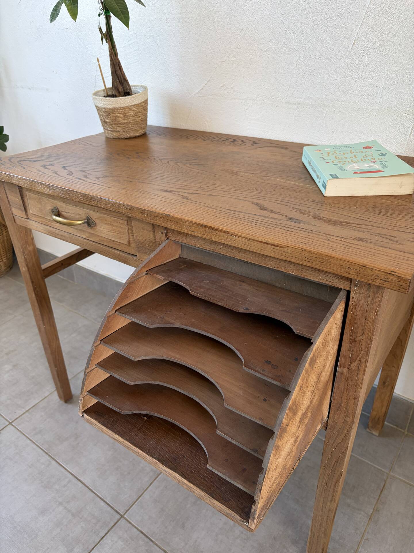 Charmant petit bureau vintage en chêne