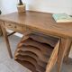 Charmant petit bureau vintage en chêne