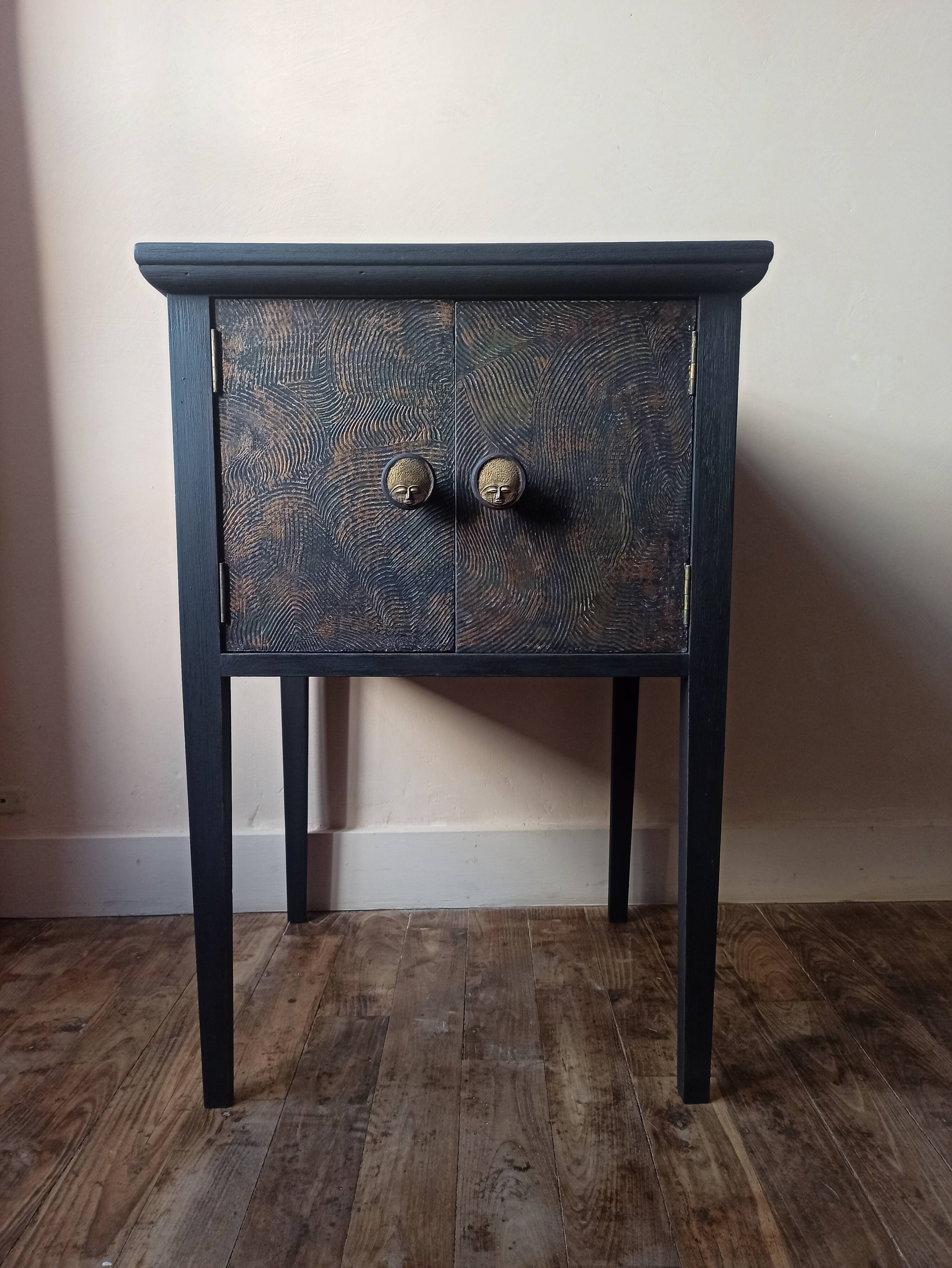 Storage furniture/console/cabinet of curiosities/dresser