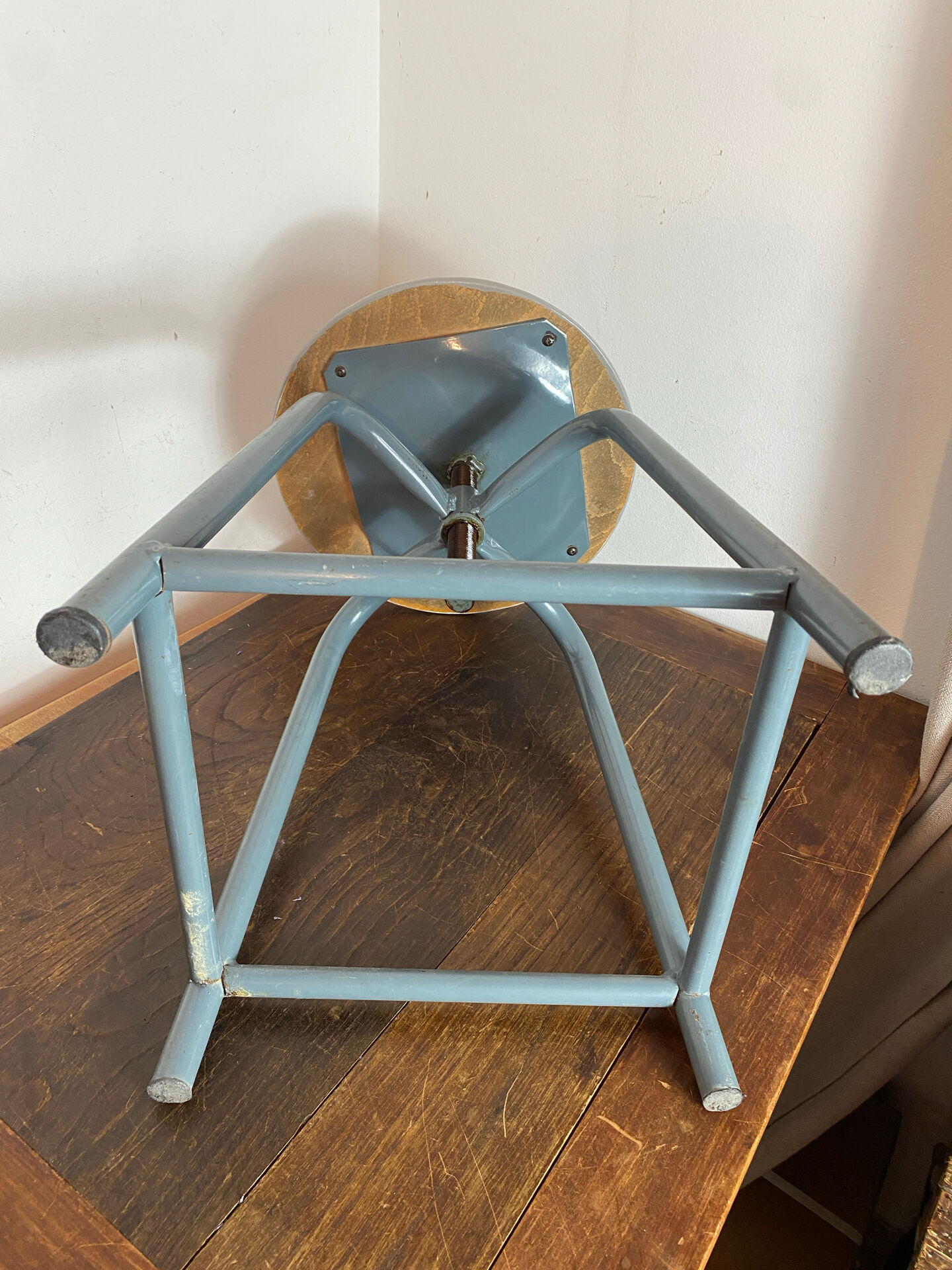 Adjustable height metal and wood workshop stool