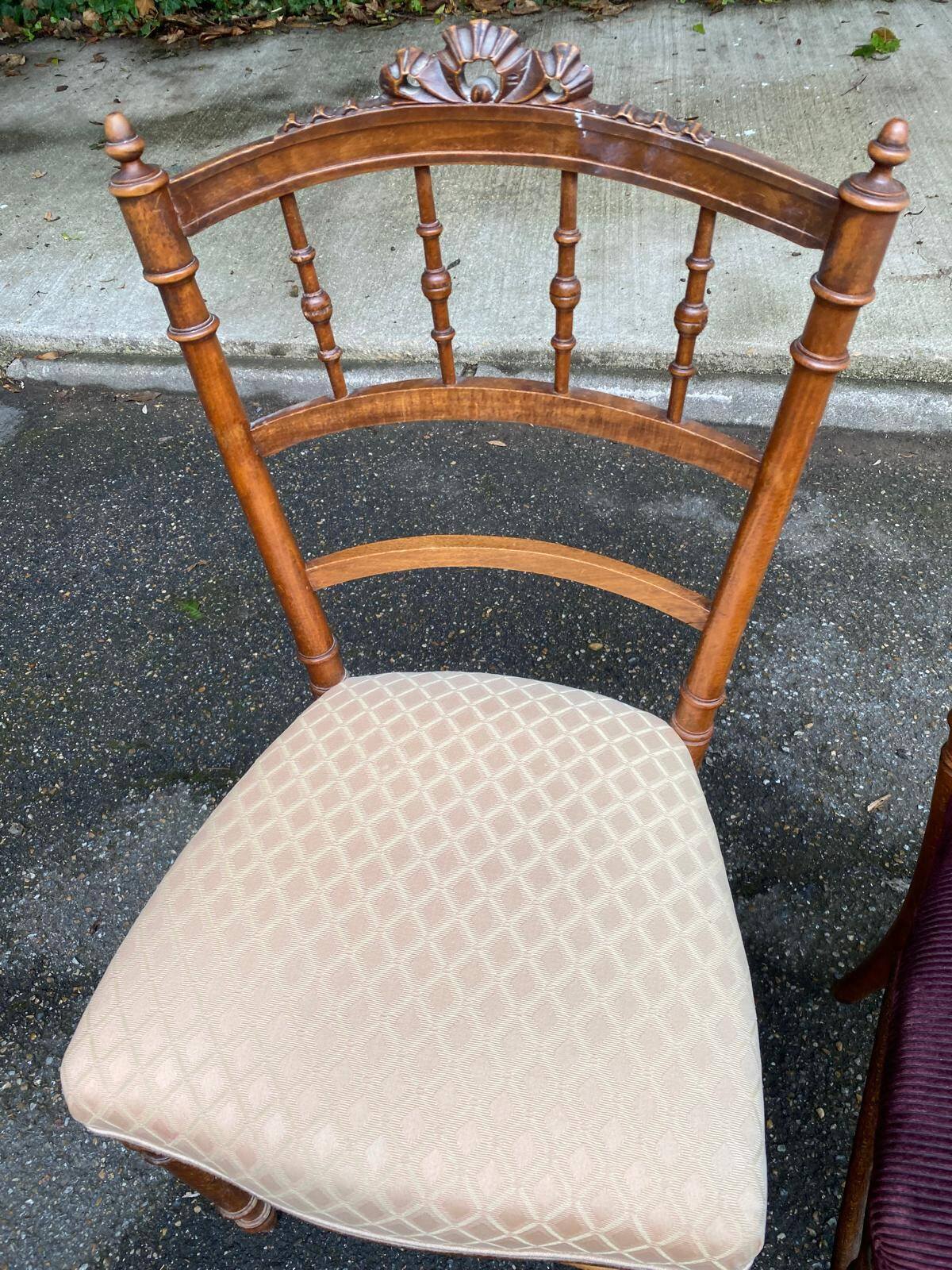 2 Napoleon III chairs in solid wood and velvet fabric