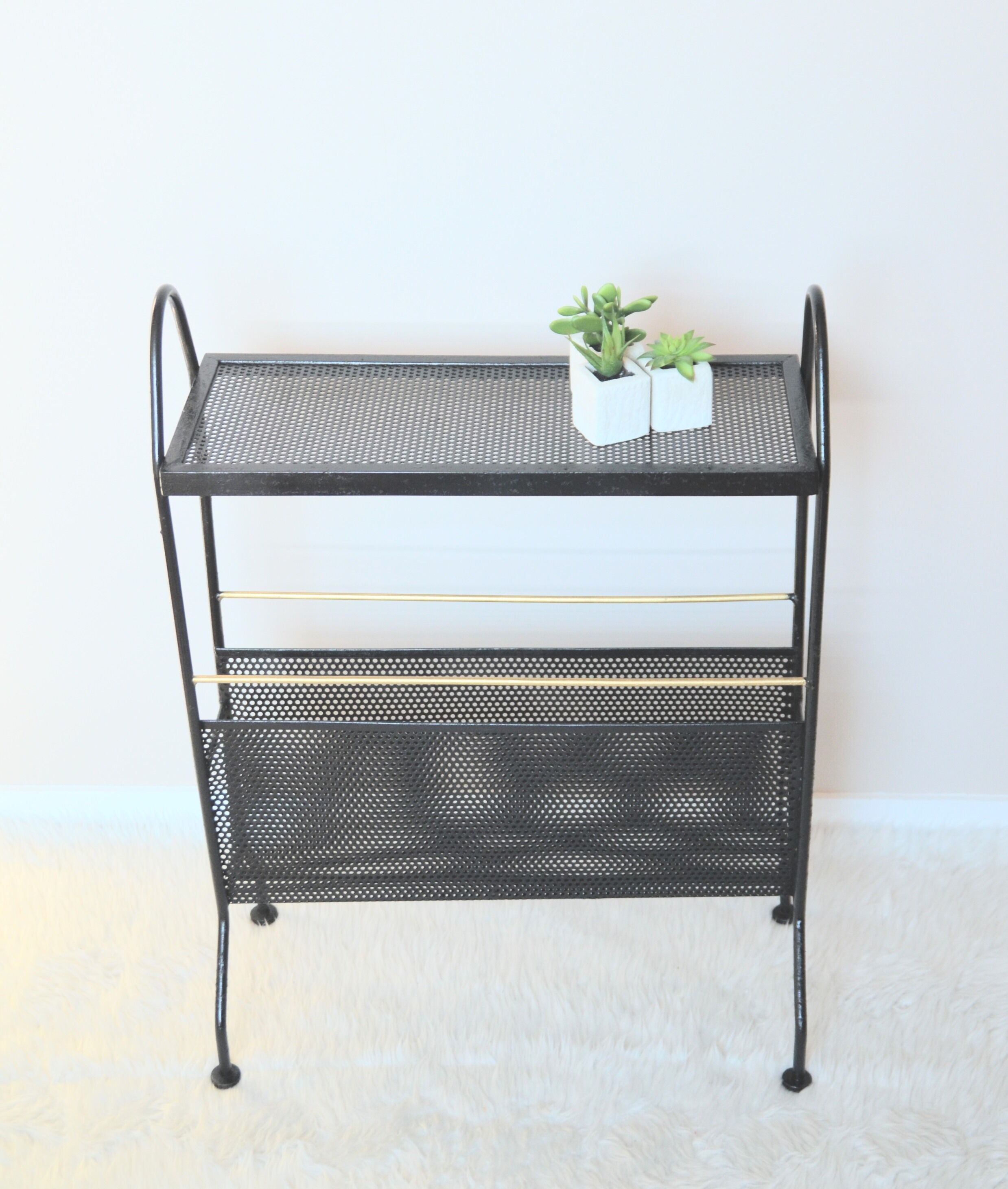 Magazine rack metal