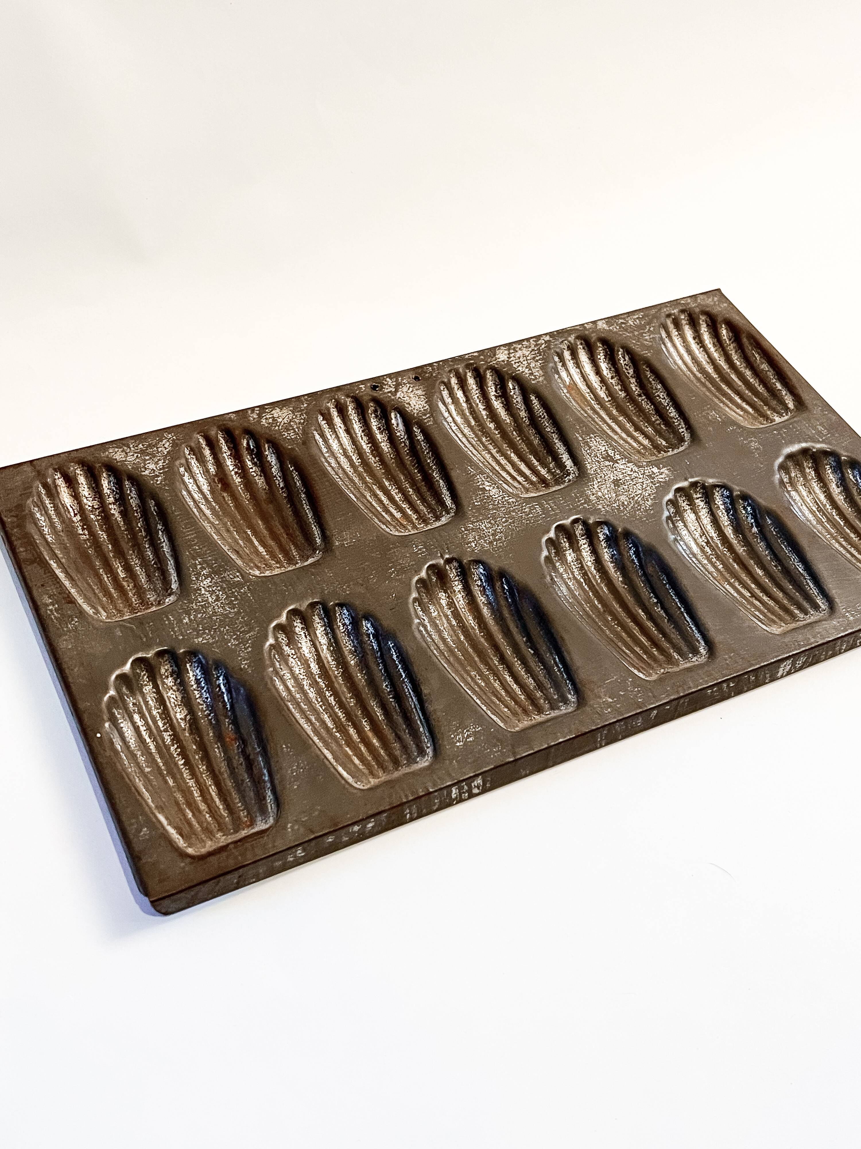 Old decorative madeleines dish