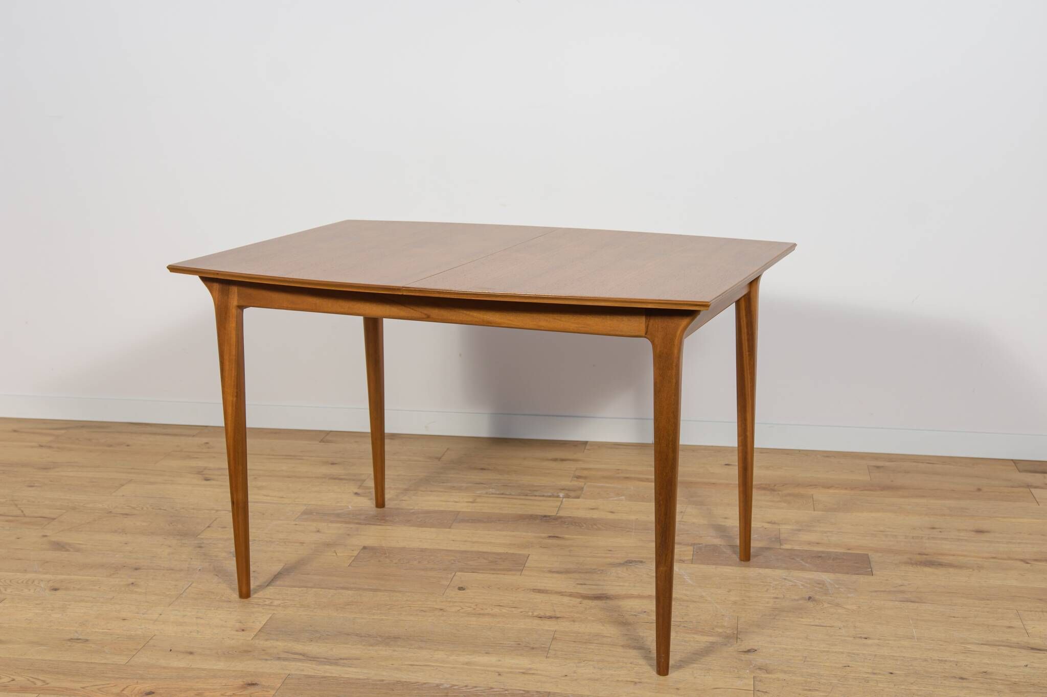 Table à manger extensible en teck du milieu du siècle de McIntosh, Royaume-Uni.
