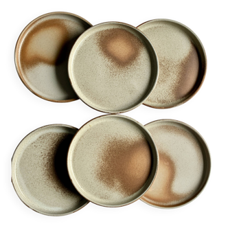 Flat stoneware plates