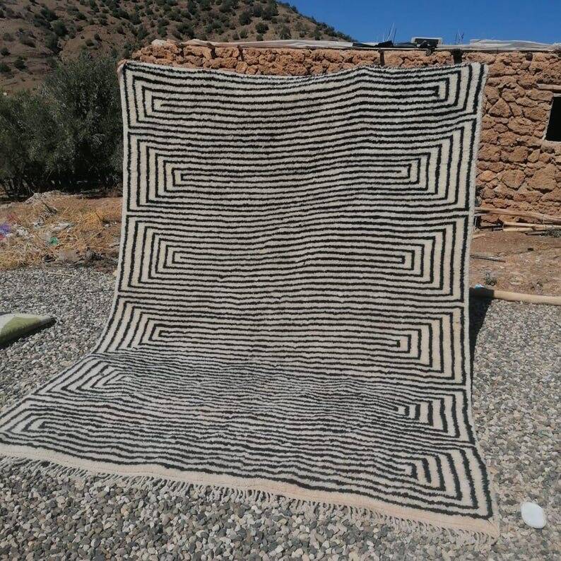 Handwoven natural wool rug 3/4 m