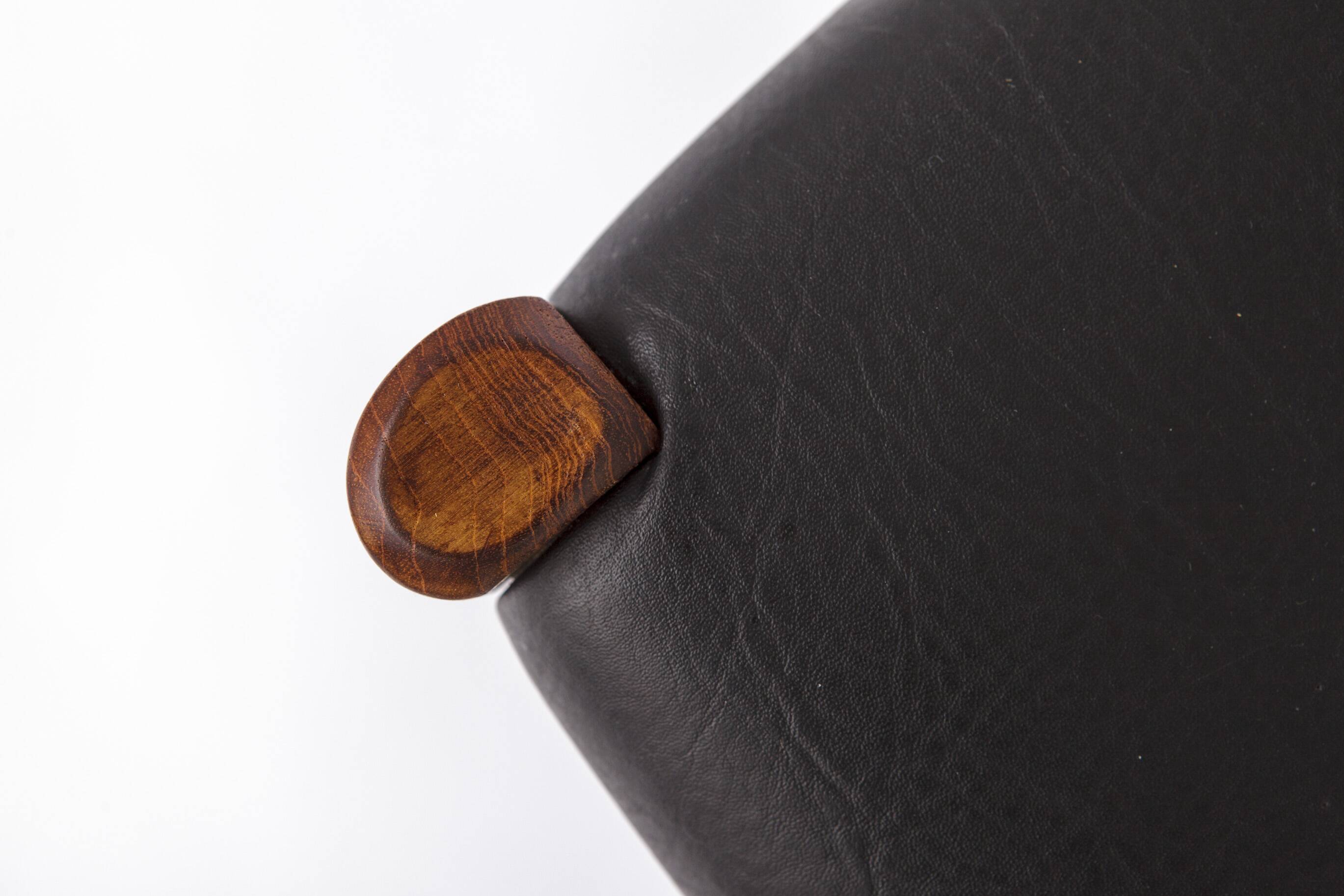 Chaise danoise en teck modèle 77 par Niels Otto Møller, 1956