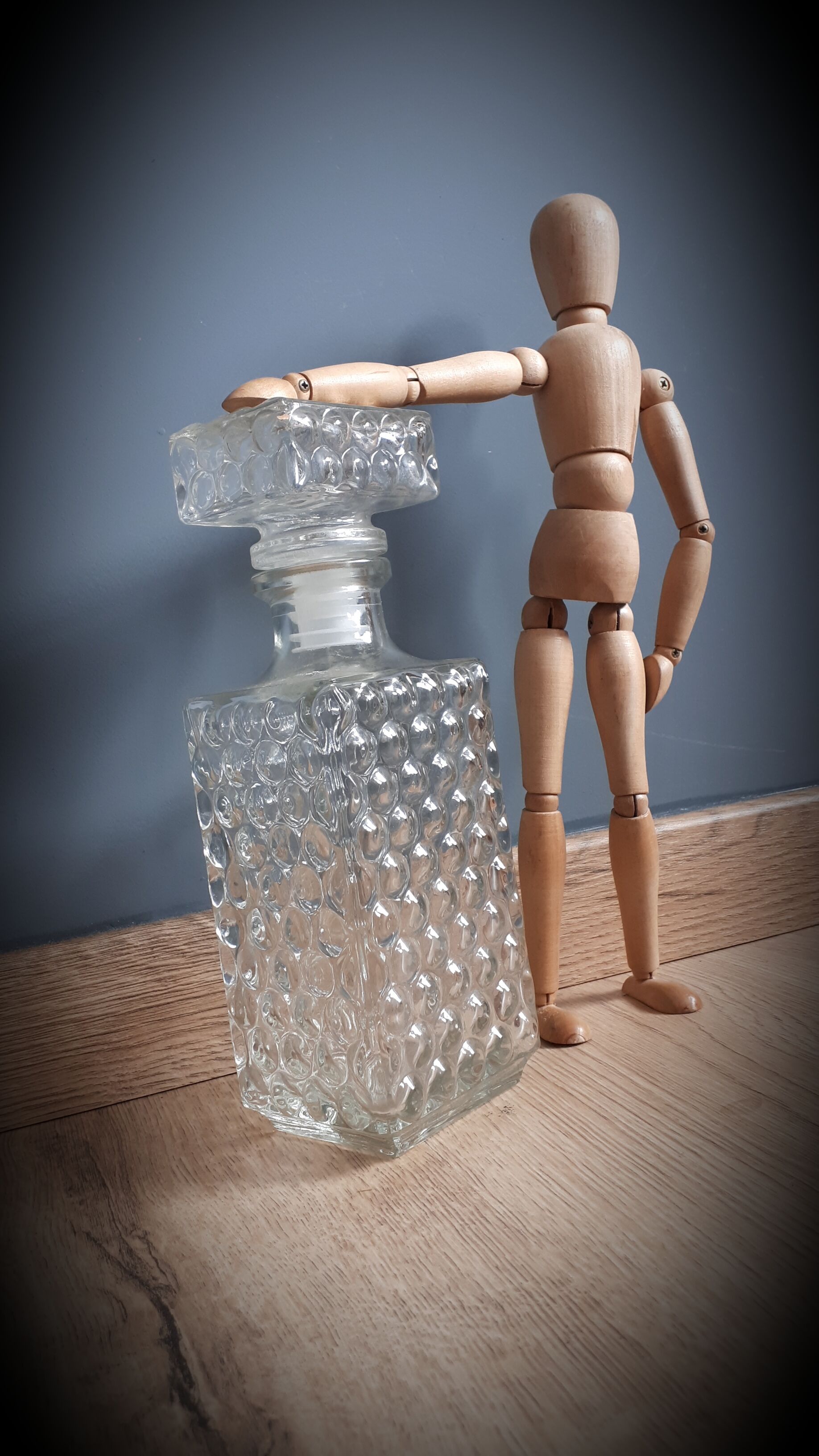 Authentic carafe whisky bubbles