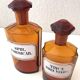 Paire de bouteilles de pharmacie vintage