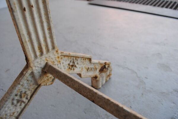 Table extérieure époque Art déco cubiste