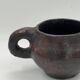 Vase tripode vintage en terre cuite, fait main, finition noire fumée